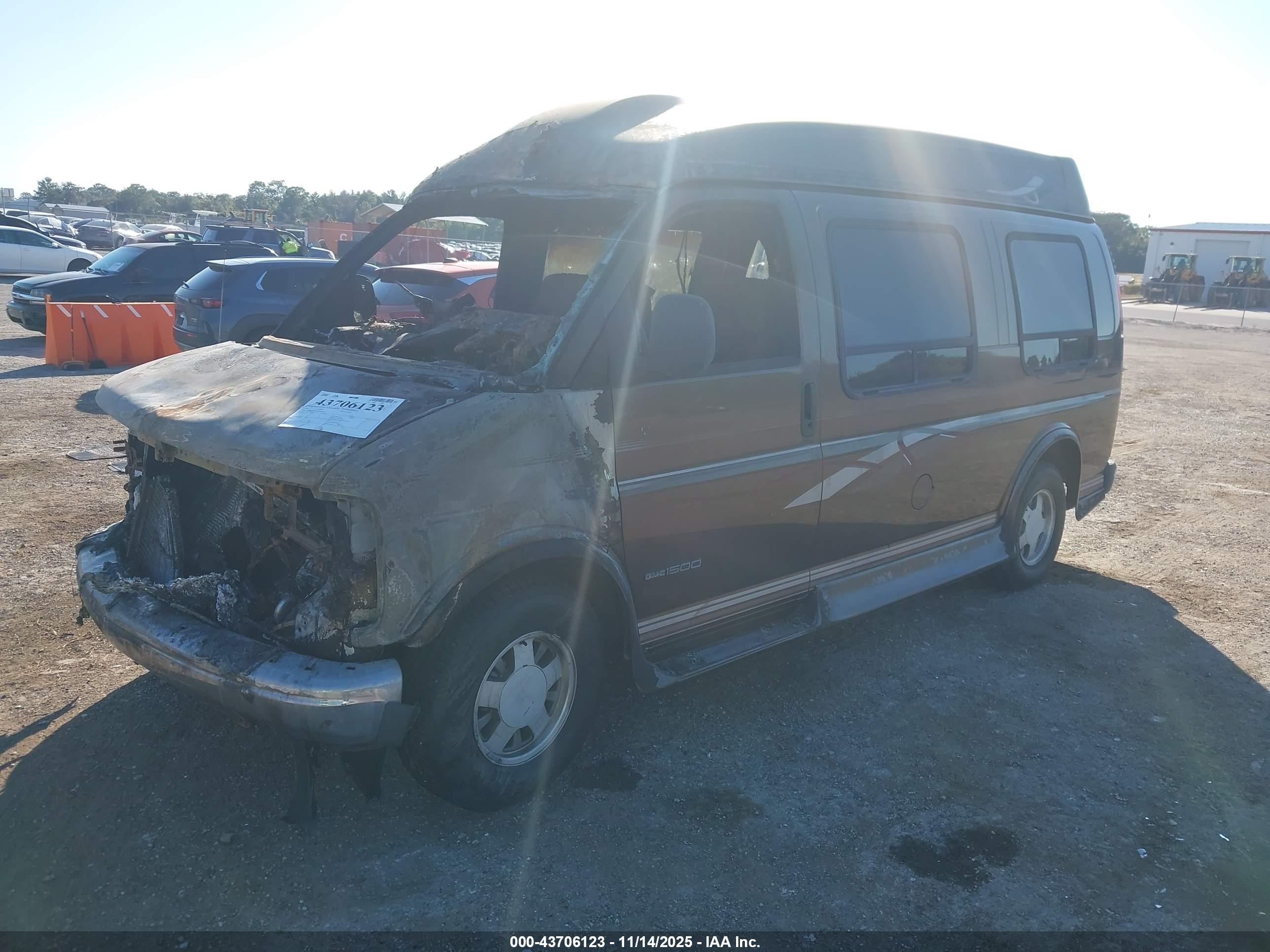 GMC SAVANA image 2
