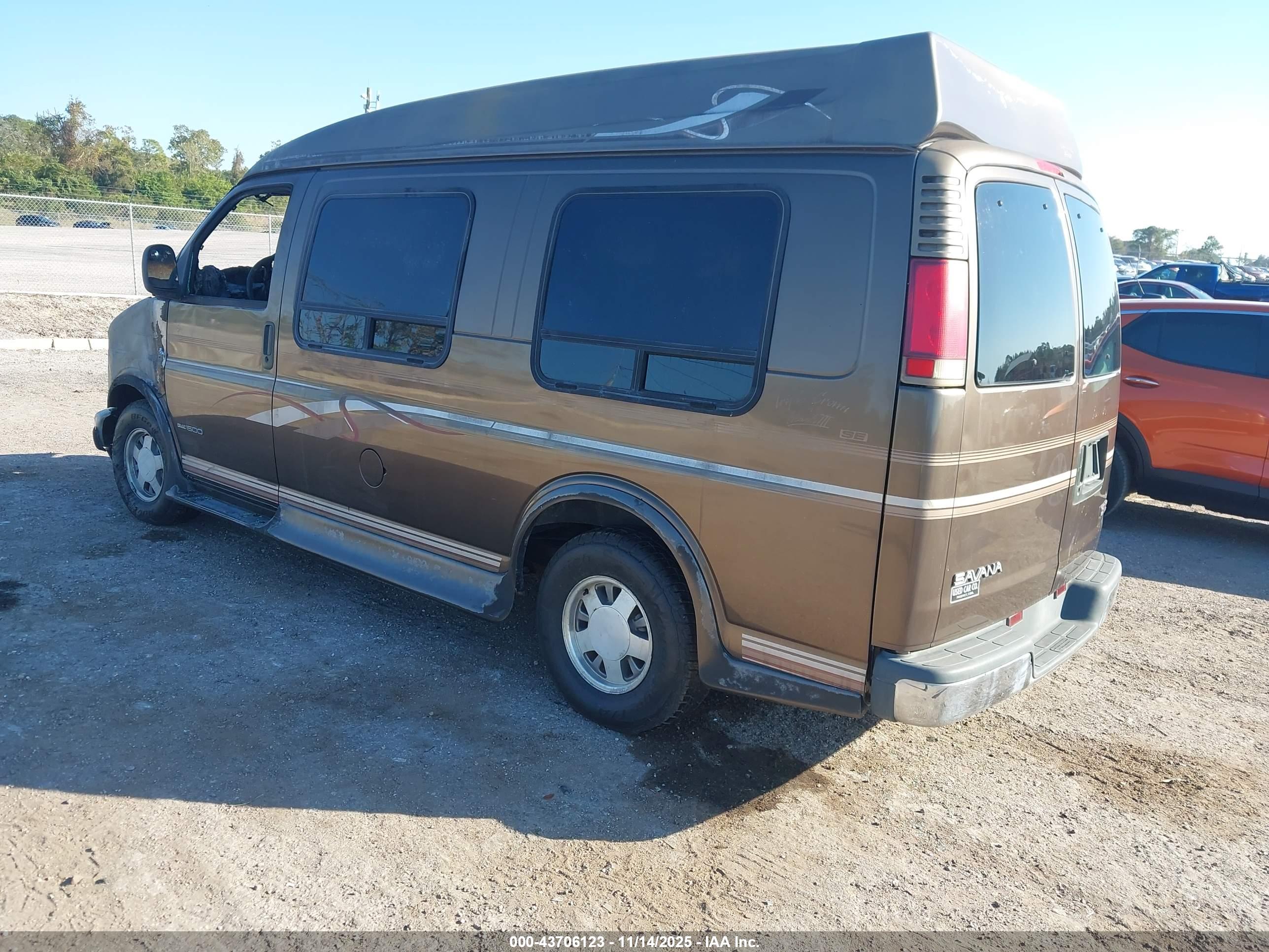 GMC SAVANA image 3