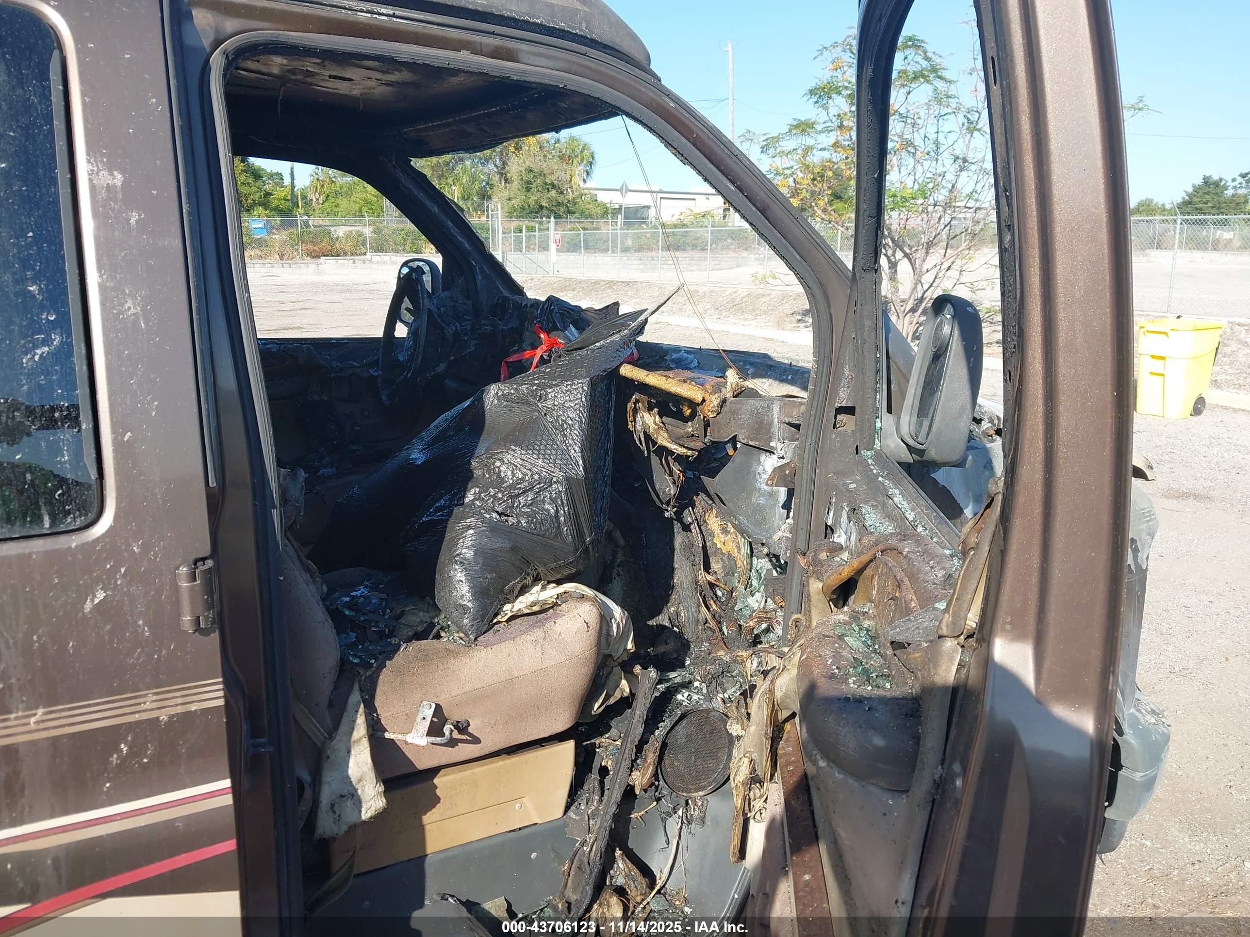 GMC SAVANA image 5