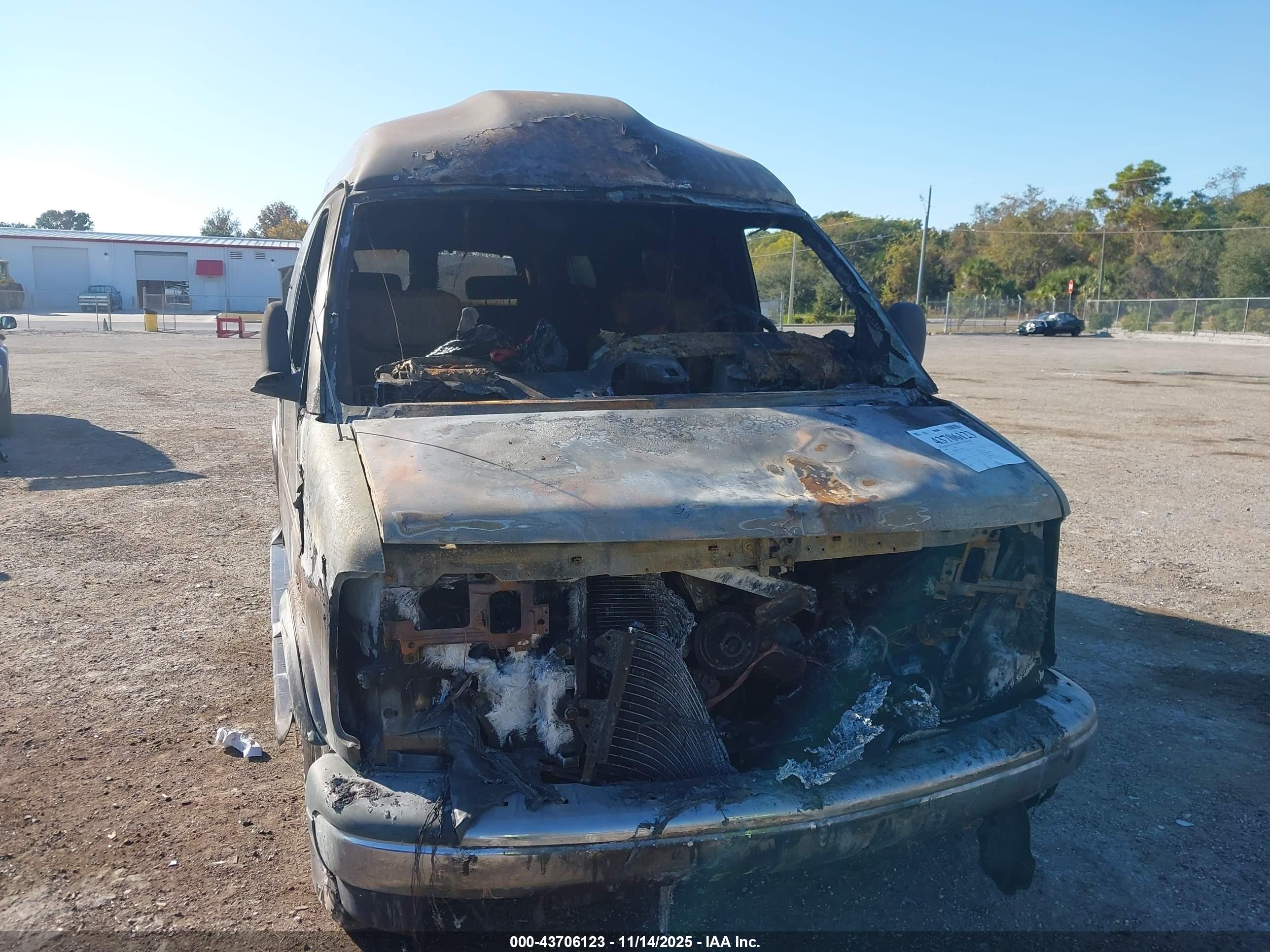 GMC SAVANA image 6