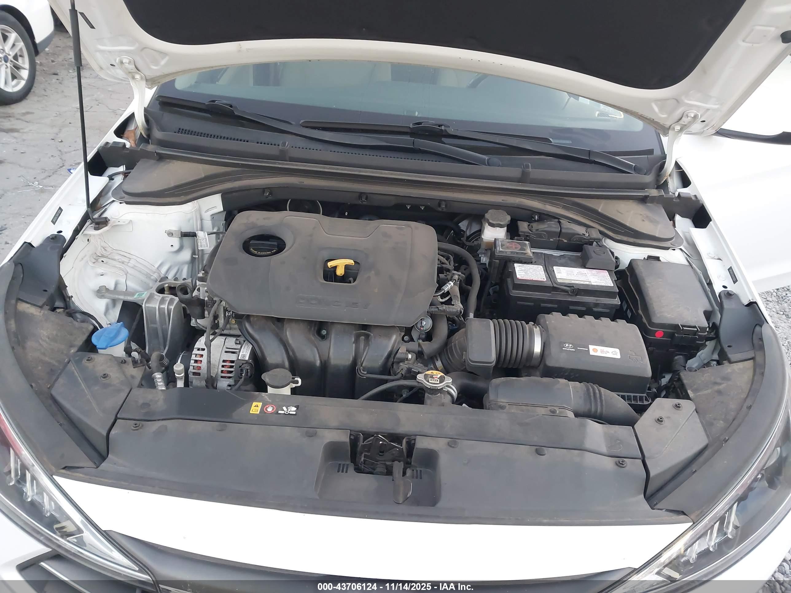 HYUNDAI ELANTRA image 10