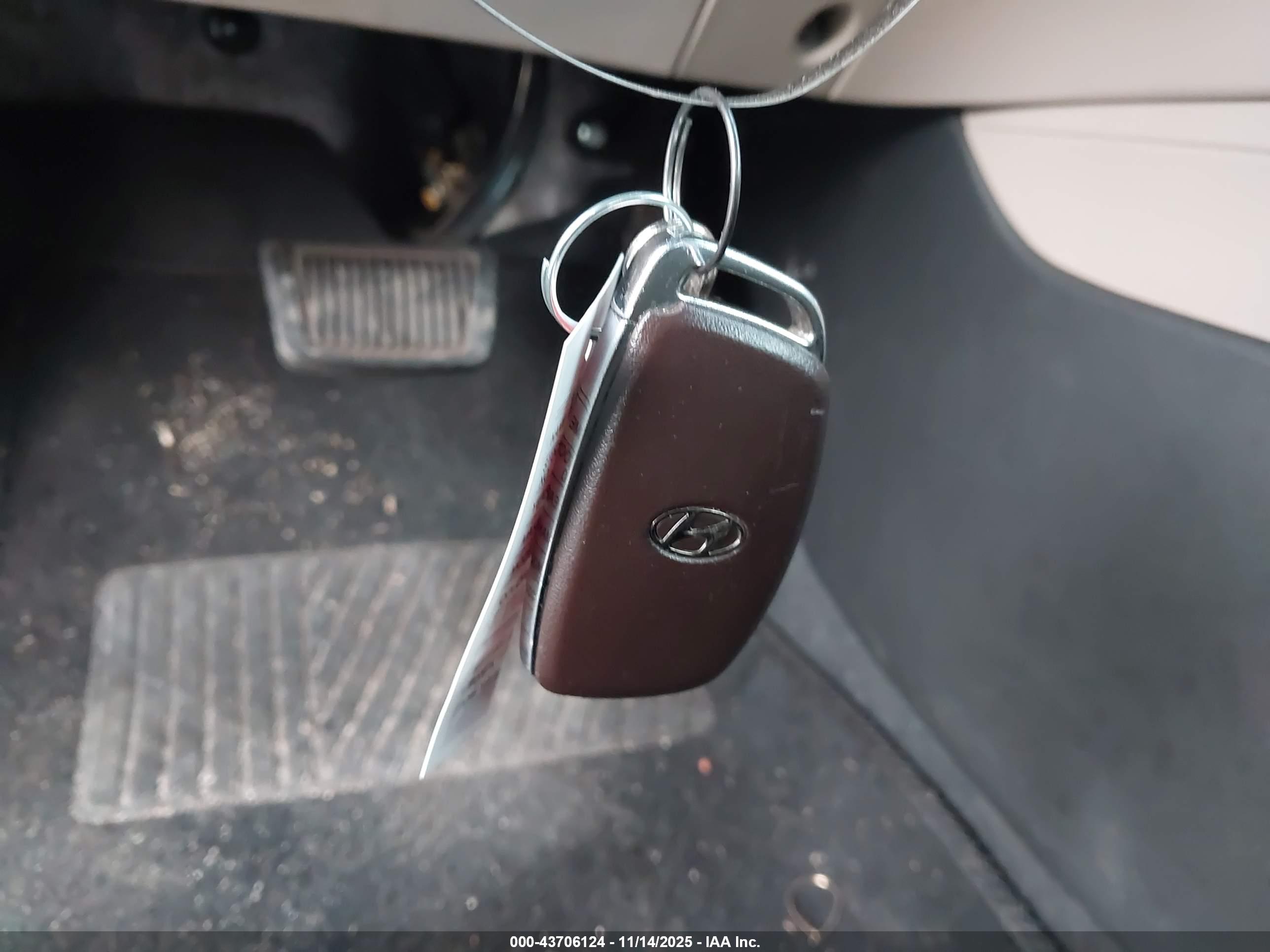 HYUNDAI ELANTRA image 11