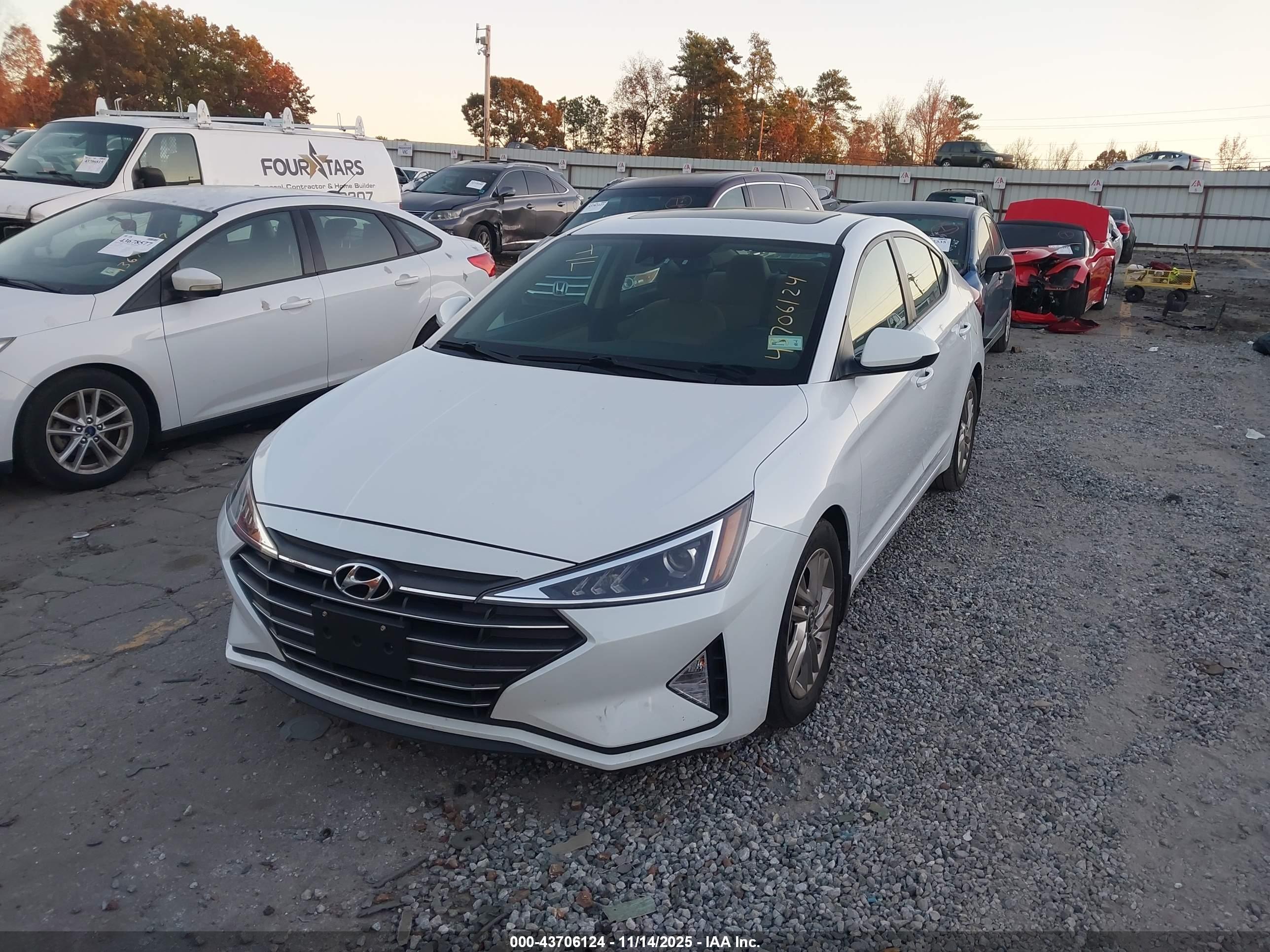 HYUNDAI ELANTRA image 2