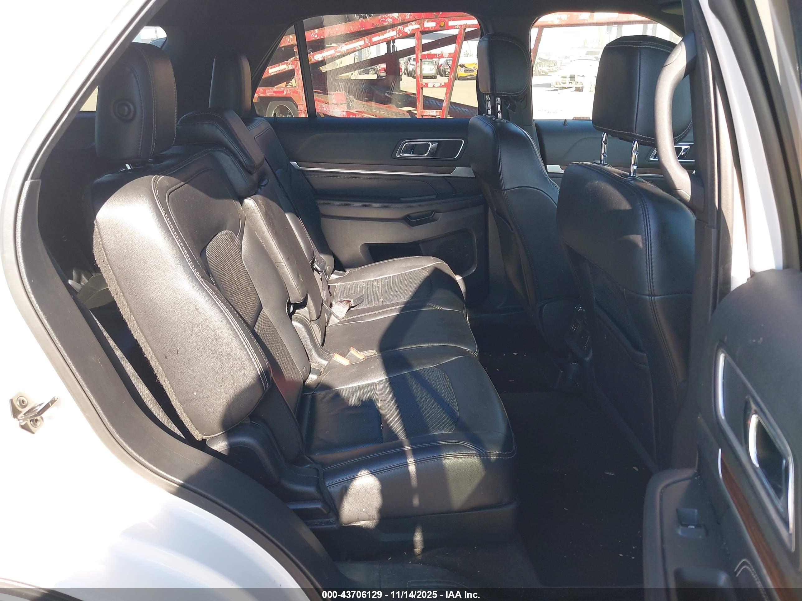FORD EXPLORER image 8