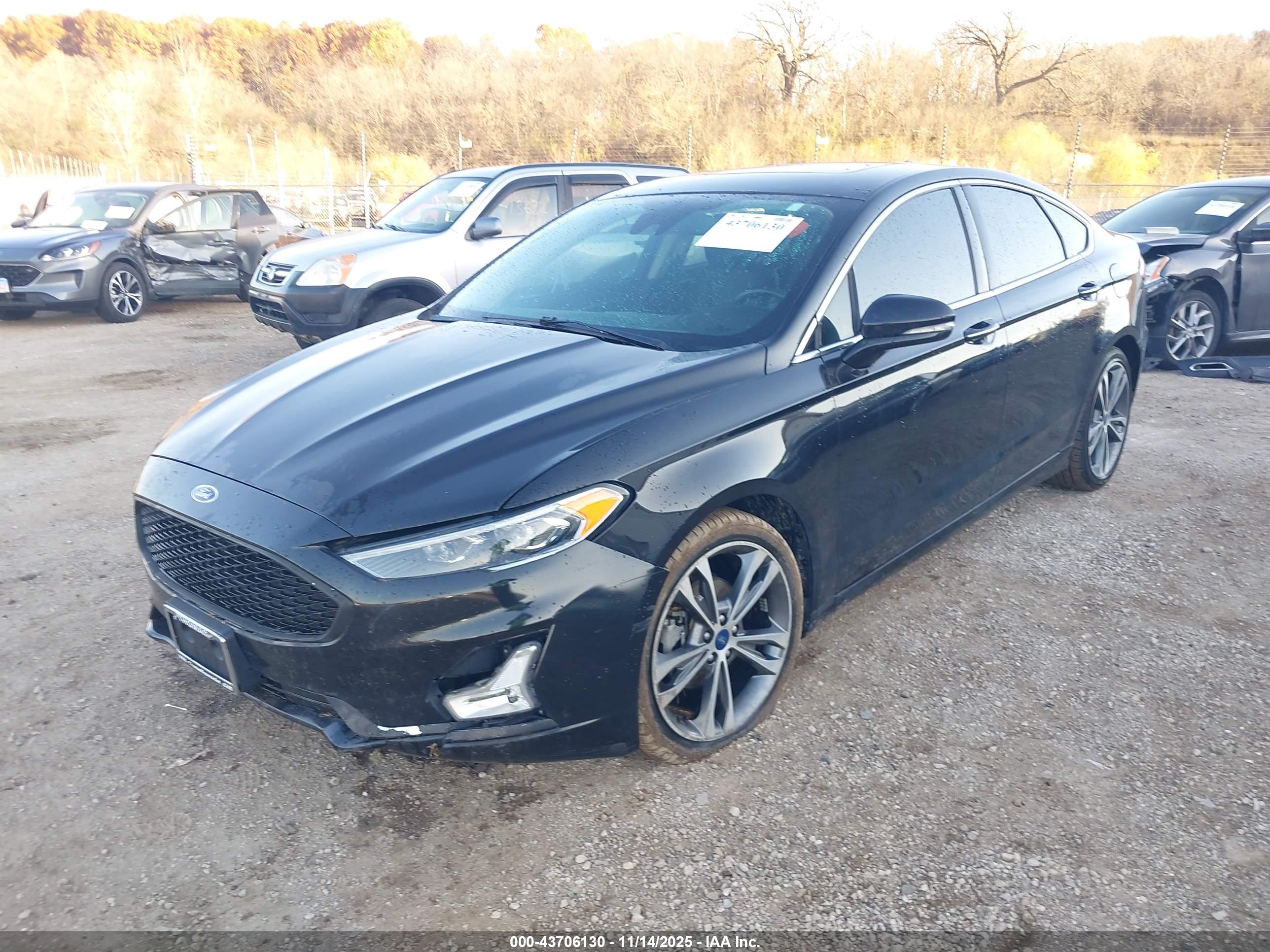 FORD FUSION image 2