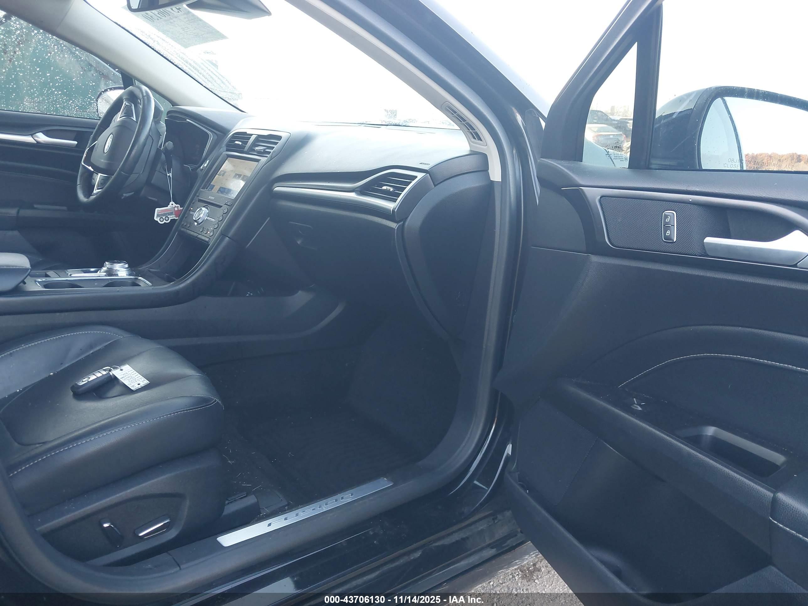 FORD FUSION image 5