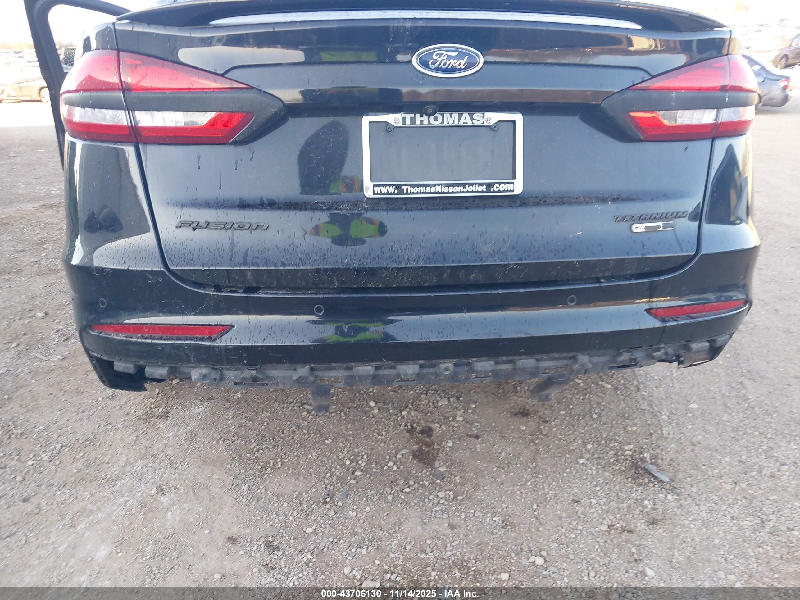 FORD FUSION image 6