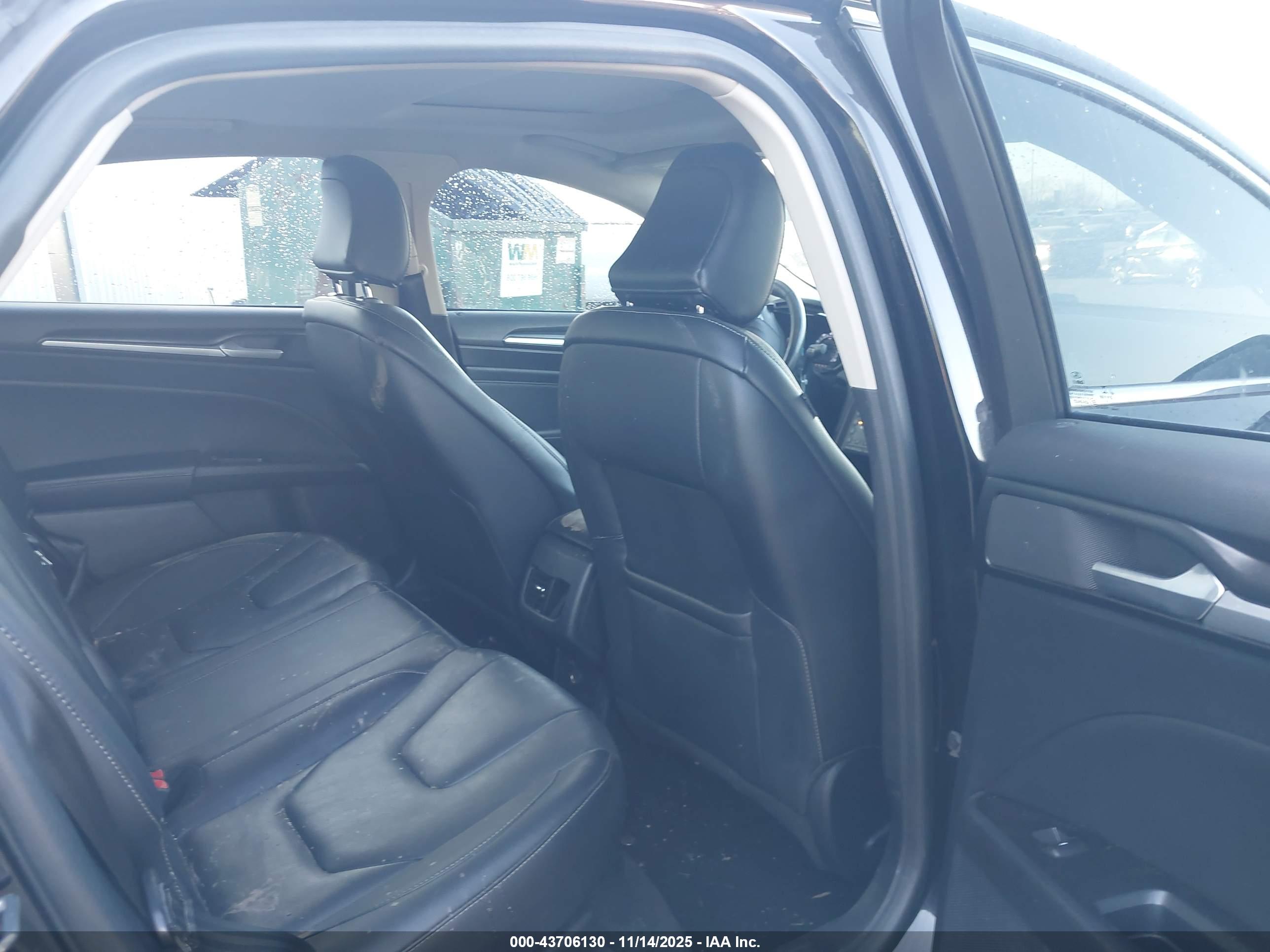 FORD FUSION image 8