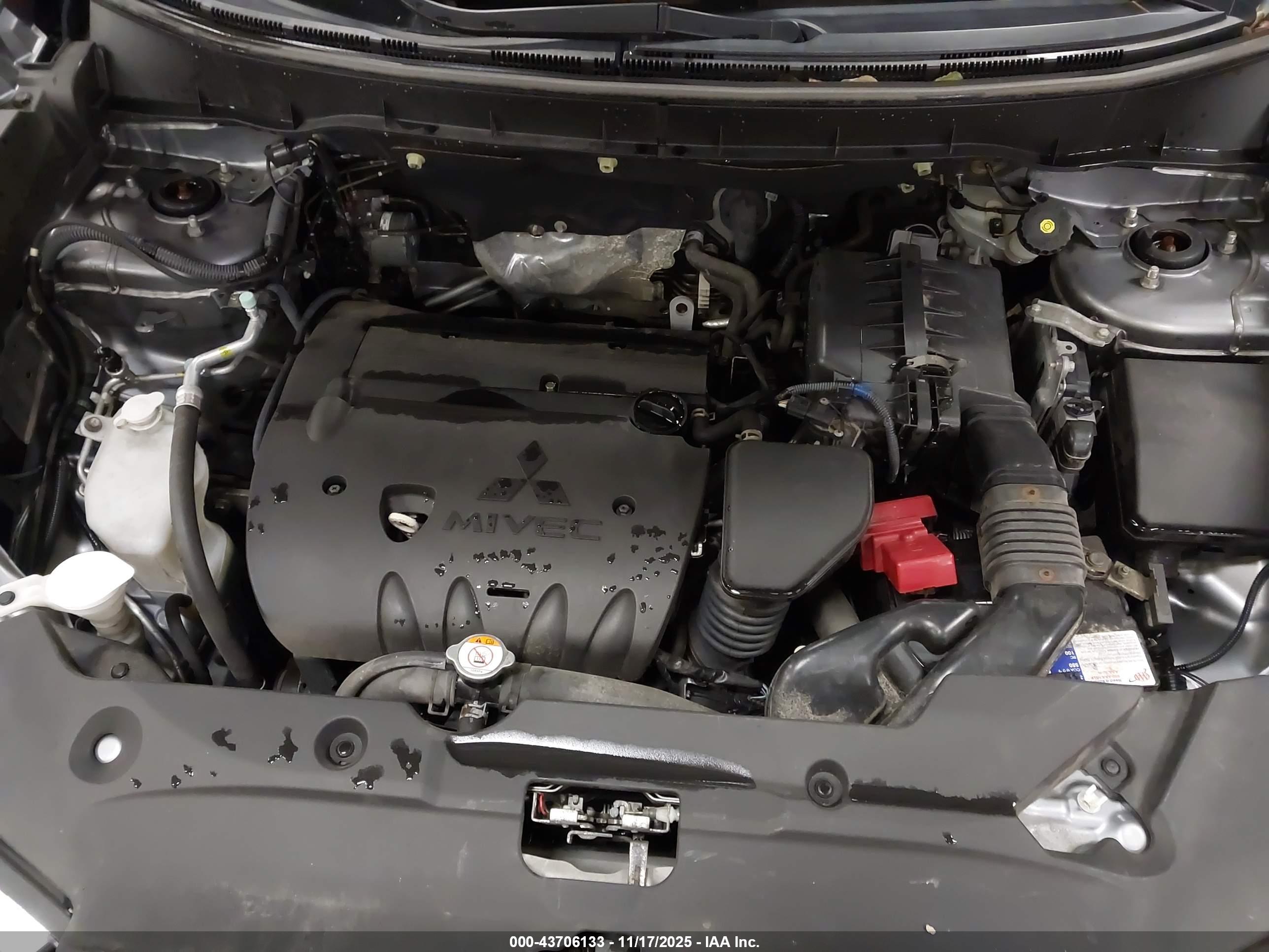 MITSUBISHI OUTLANDER image 10
