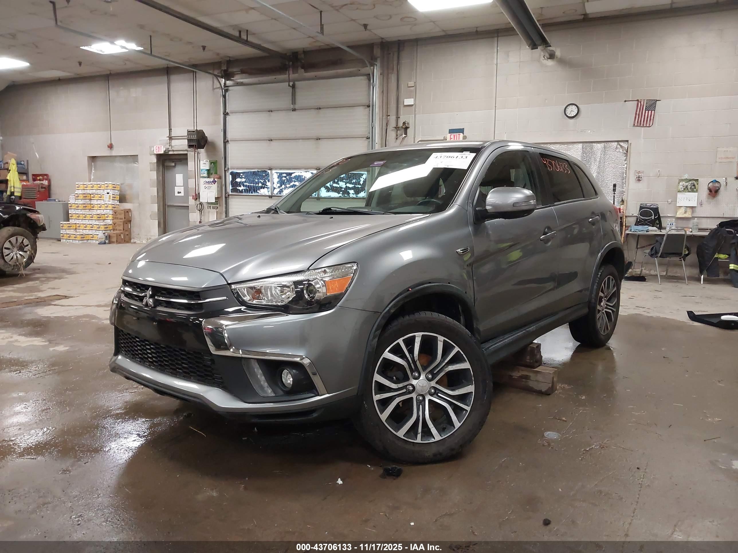 MITSUBISHI OUTLANDER image 2