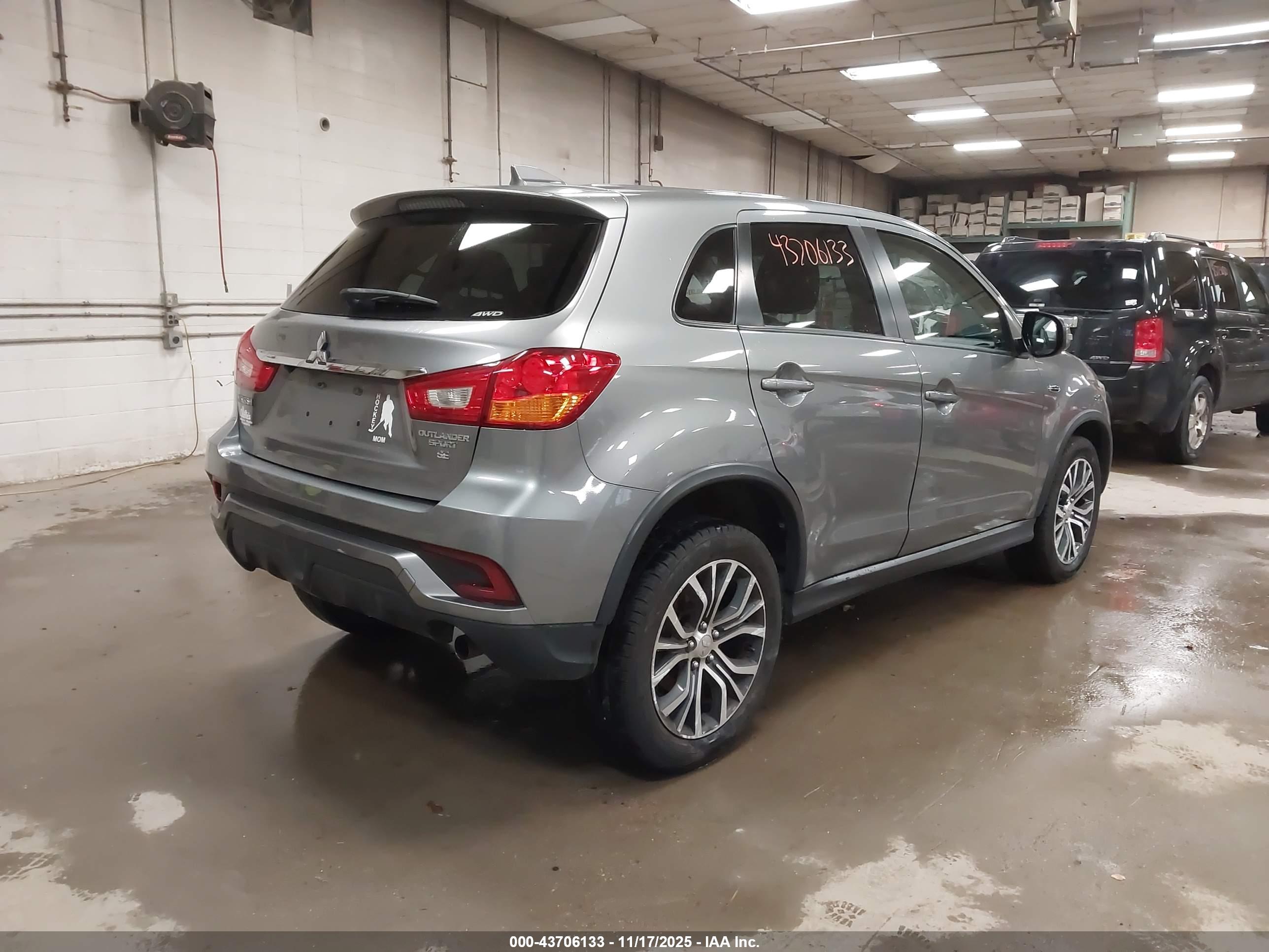 MITSUBISHI OUTLANDER image 4
