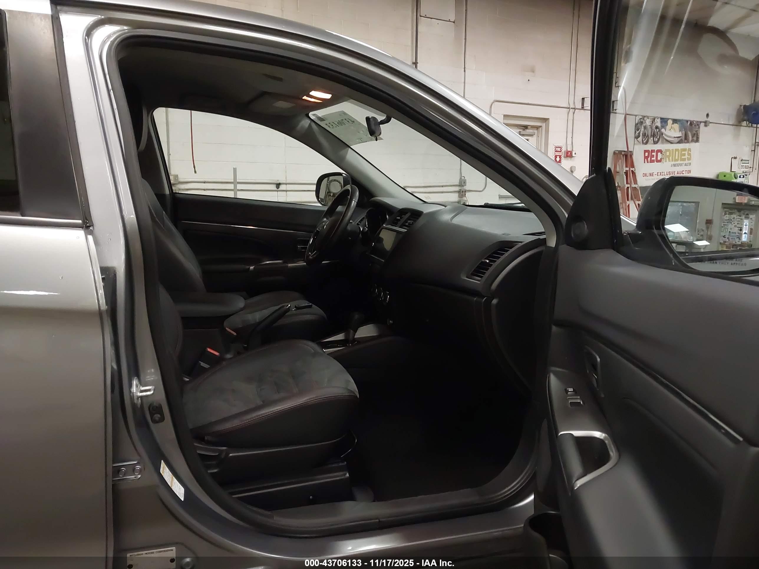 MITSUBISHI OUTLANDER image 5
