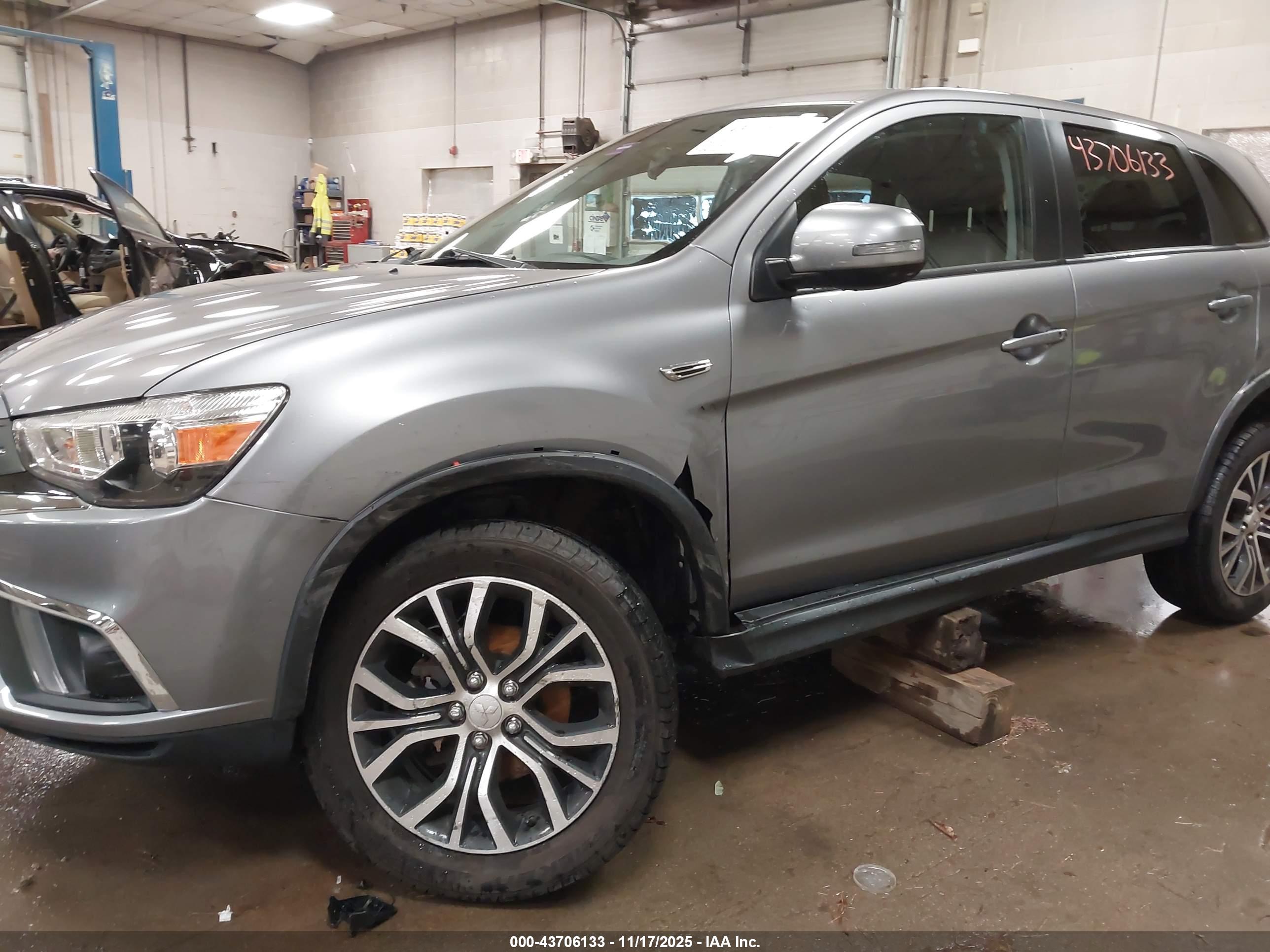 MITSUBISHI OUTLANDER image 6