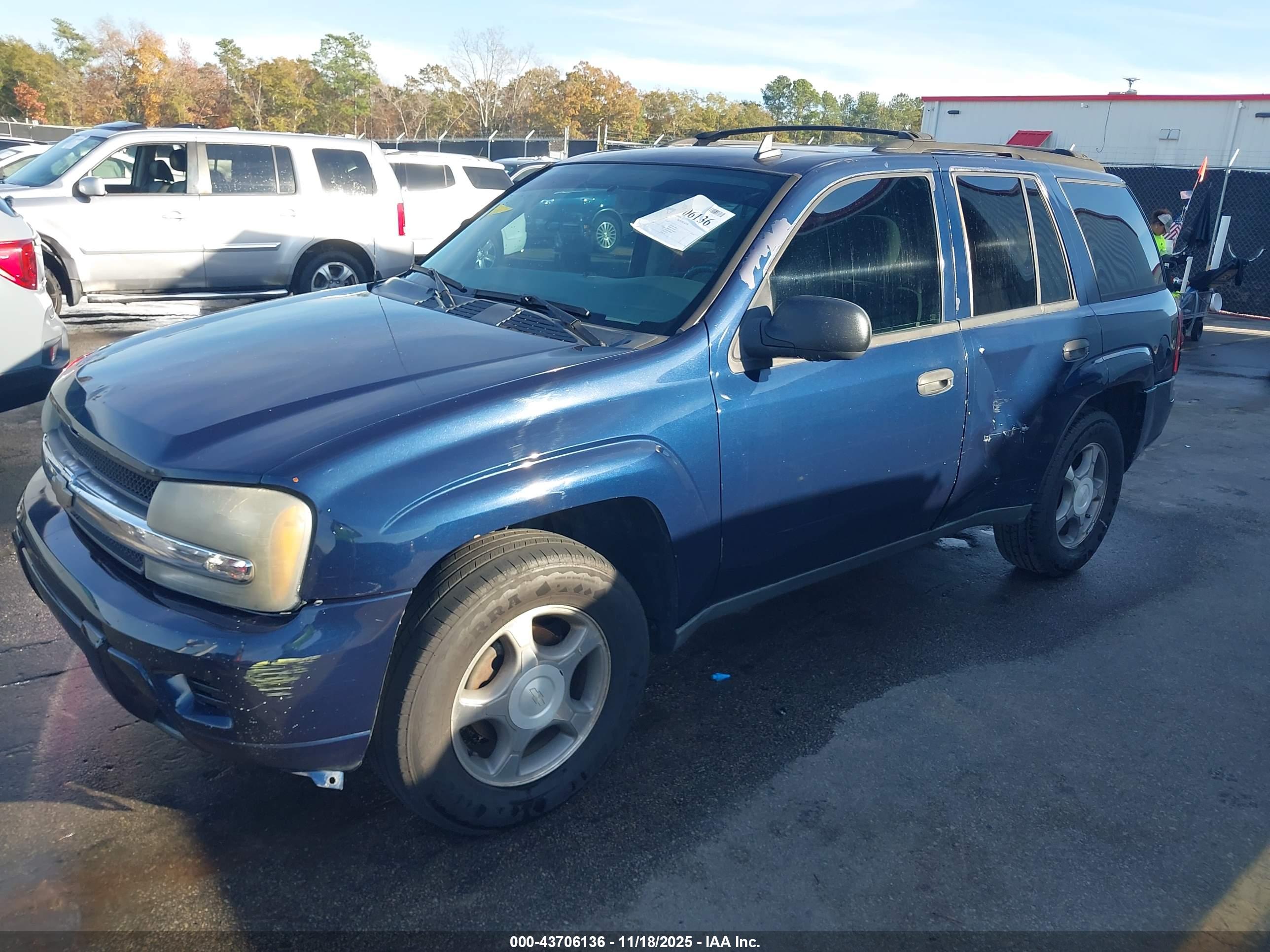 CHEVROLET TRAILBLAZER image 2