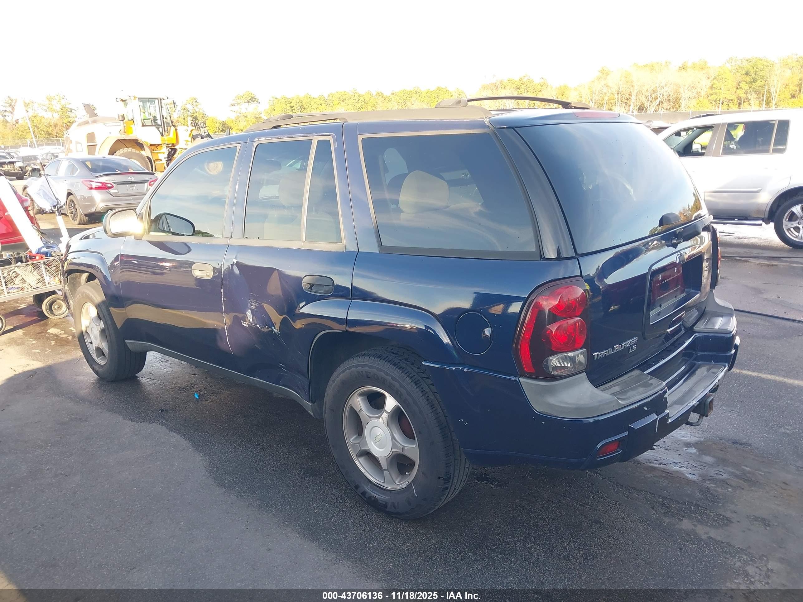 CHEVROLET TRAILBLAZER image 3