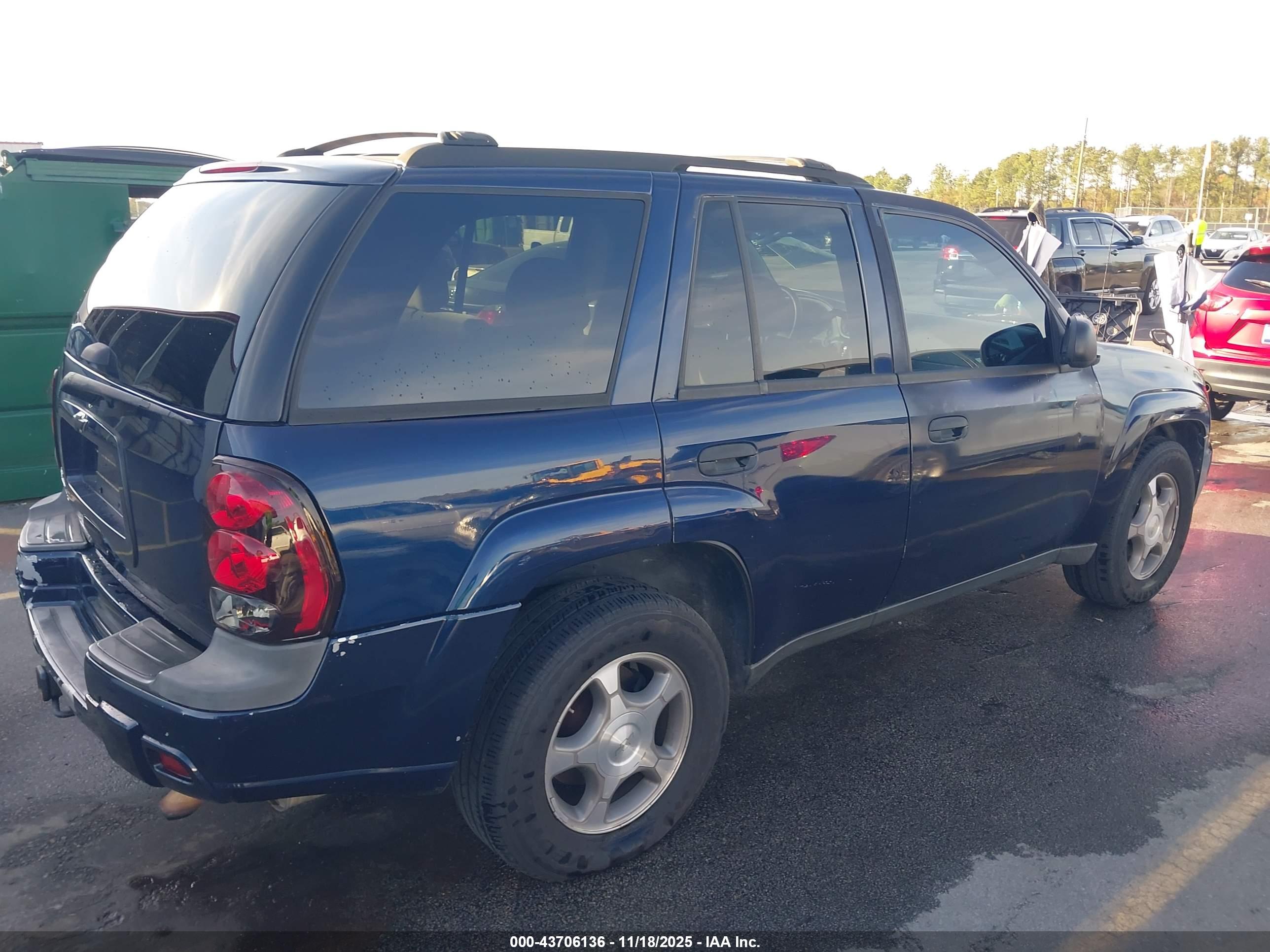 CHEVROLET TRAILBLAZER image 4