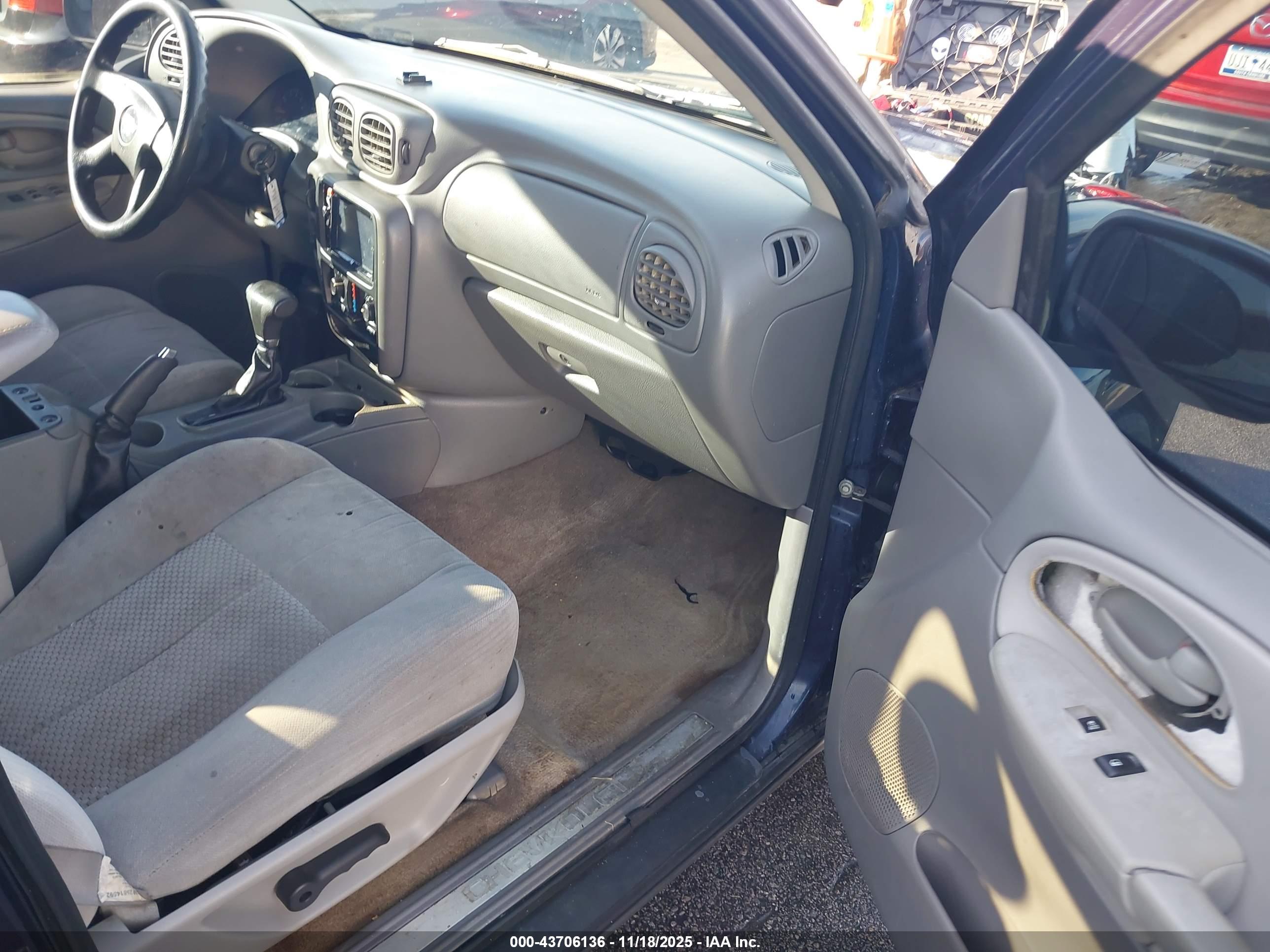 CHEVROLET TRAILBLAZER image 5