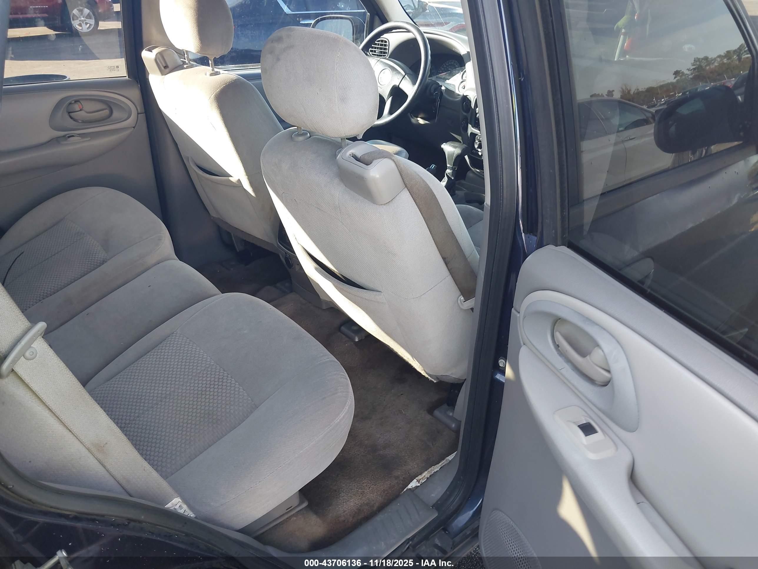 CHEVROLET TRAILBLAZER image 8