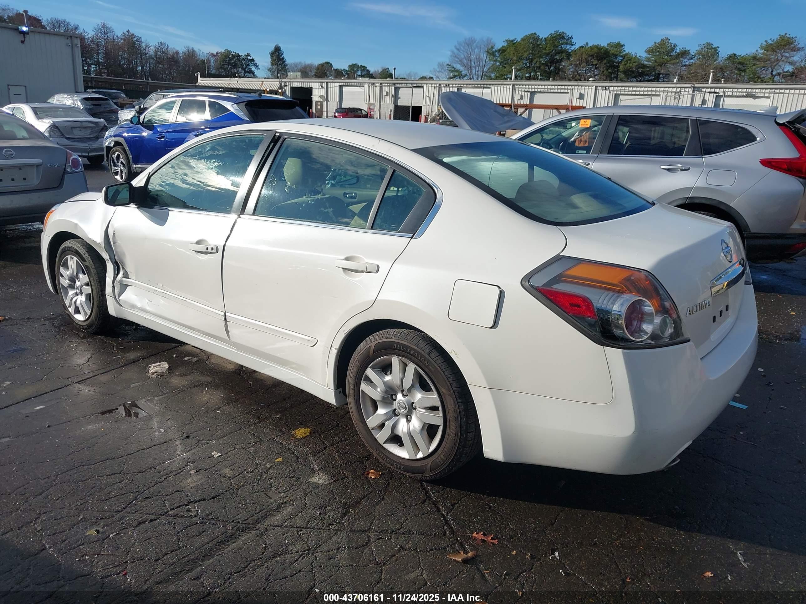 NISSAN ALTIMA image 3