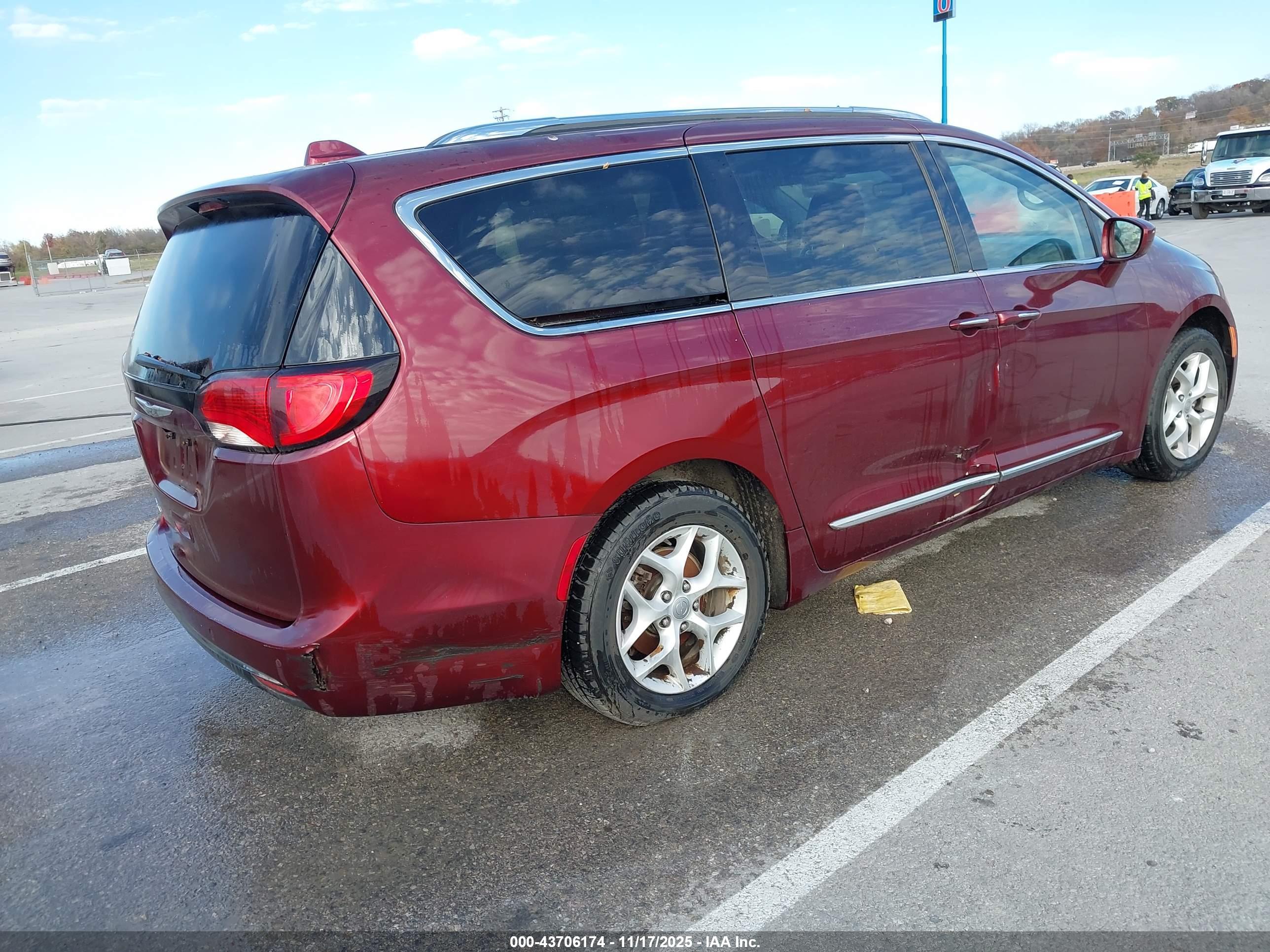 CHRYSLER PACIFICA image 4