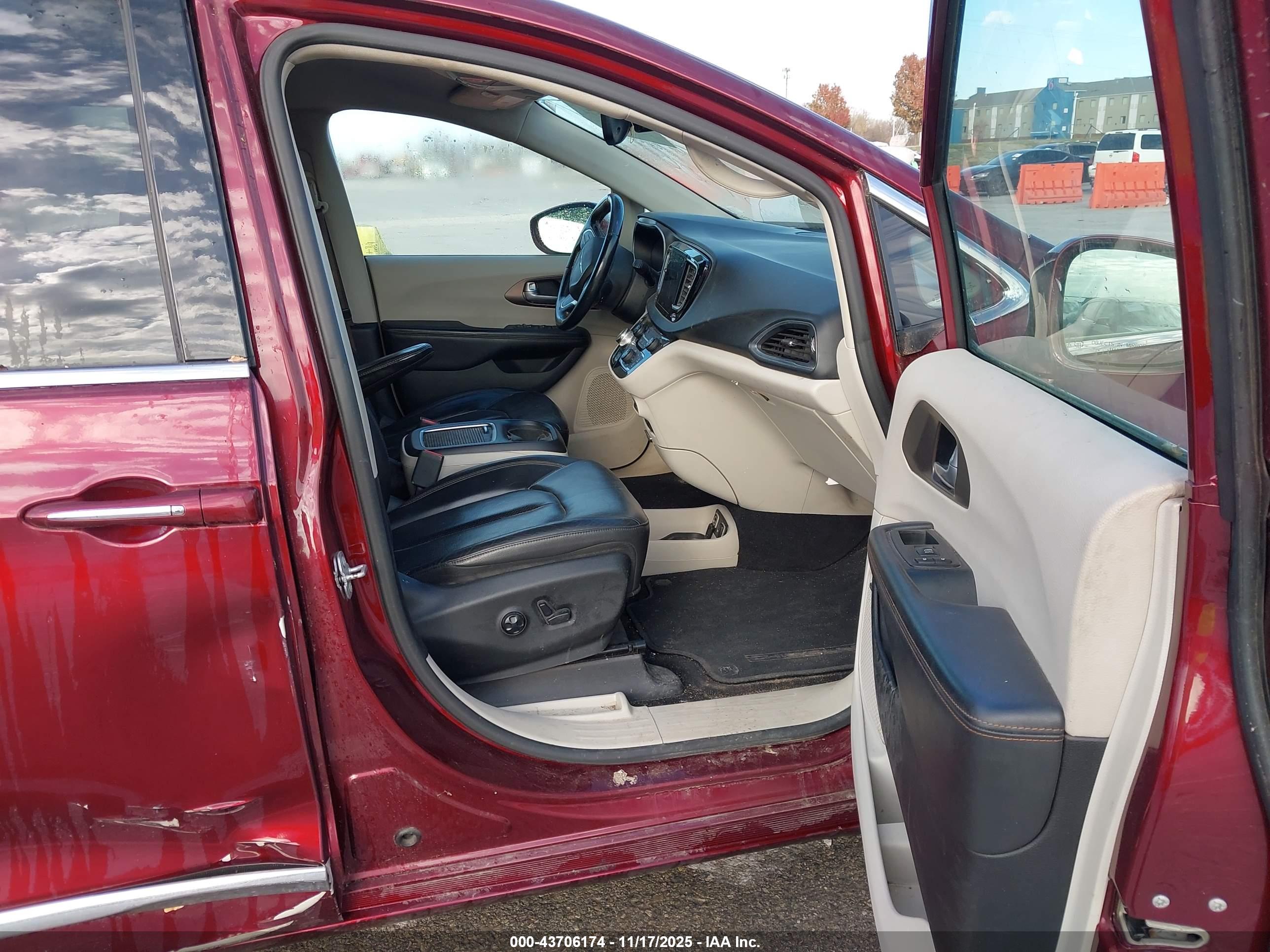 CHRYSLER PACIFICA image 5