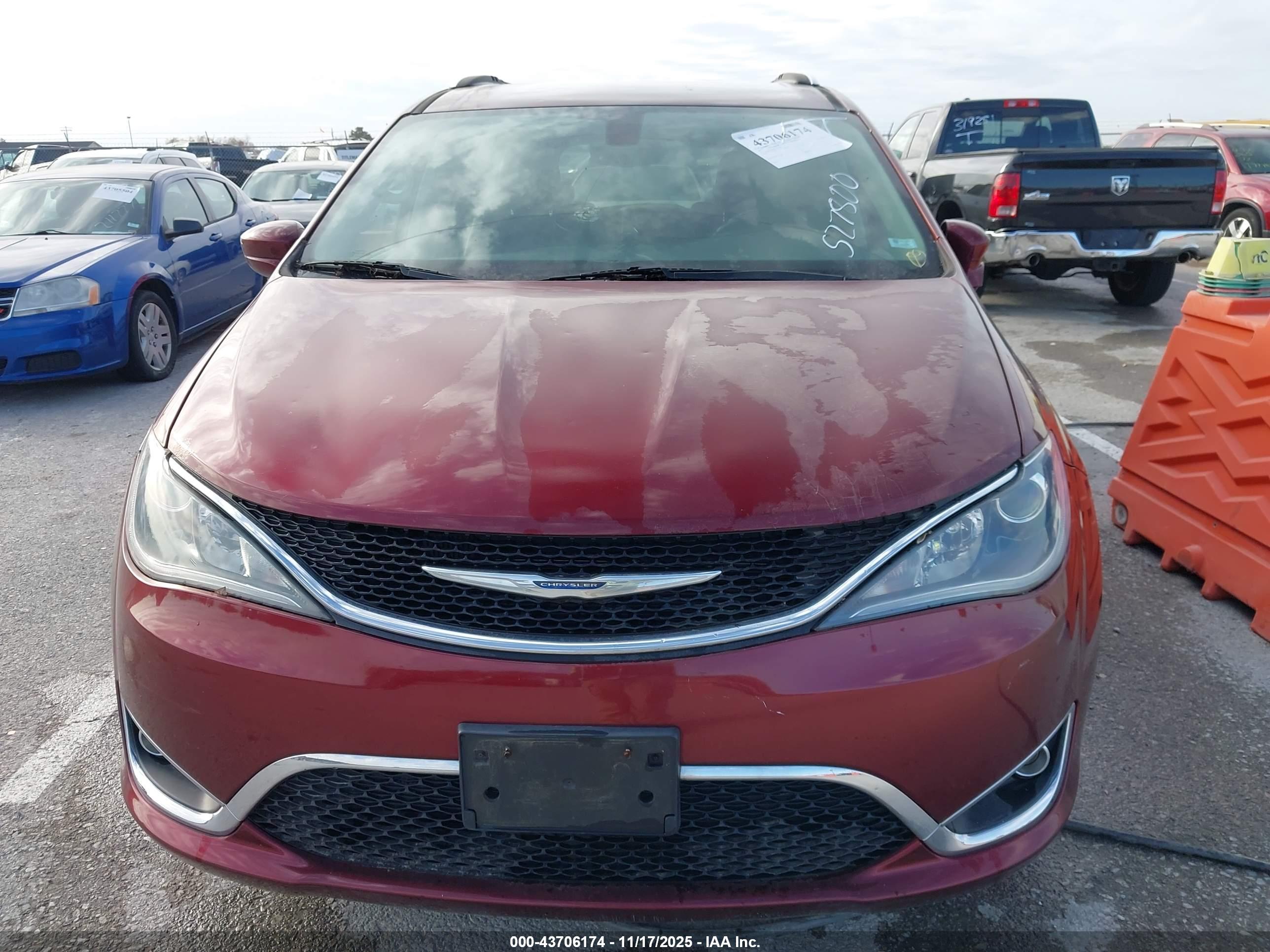 CHRYSLER PACIFICA image 6