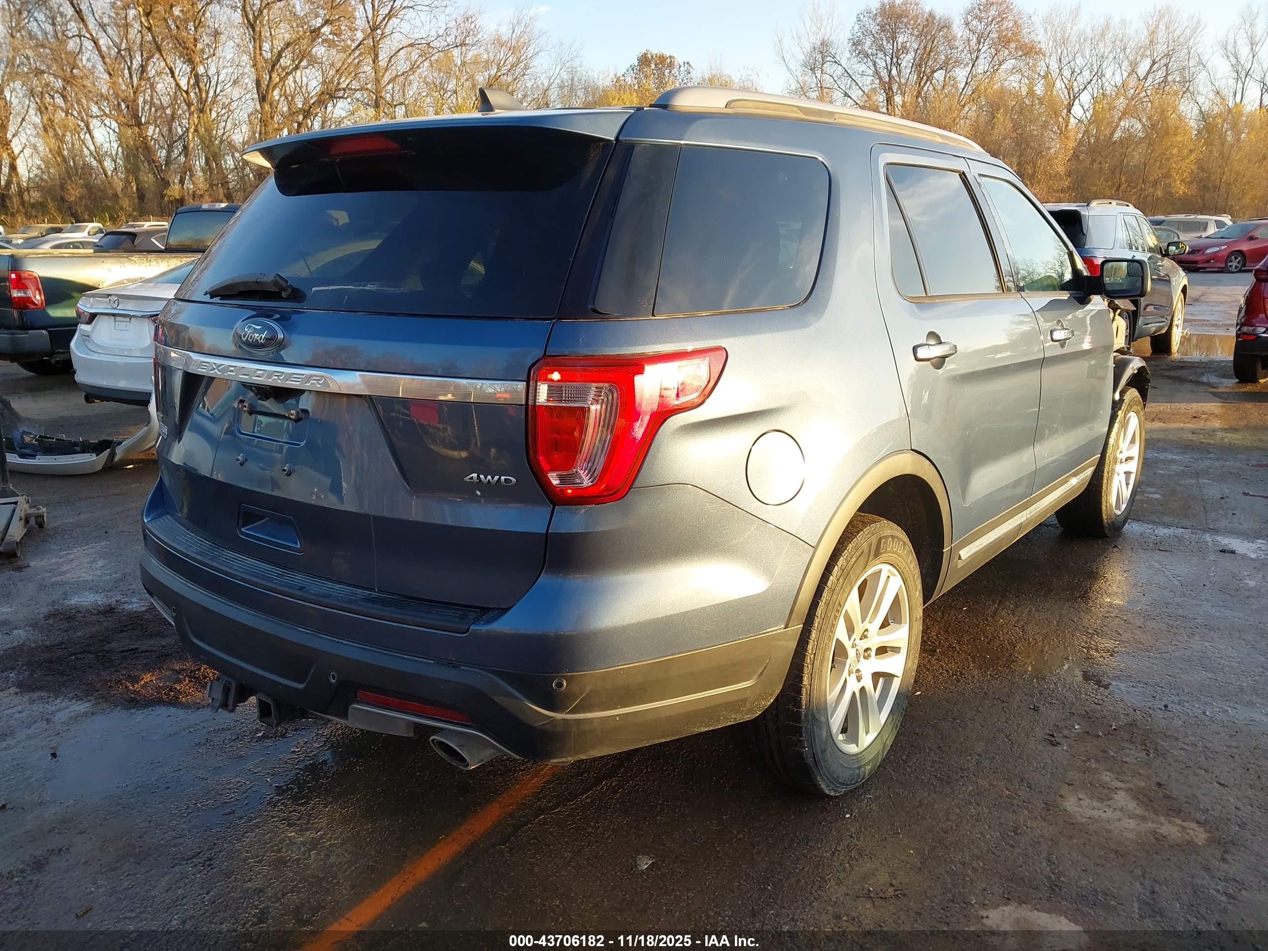 FORD EXPLORER image 4