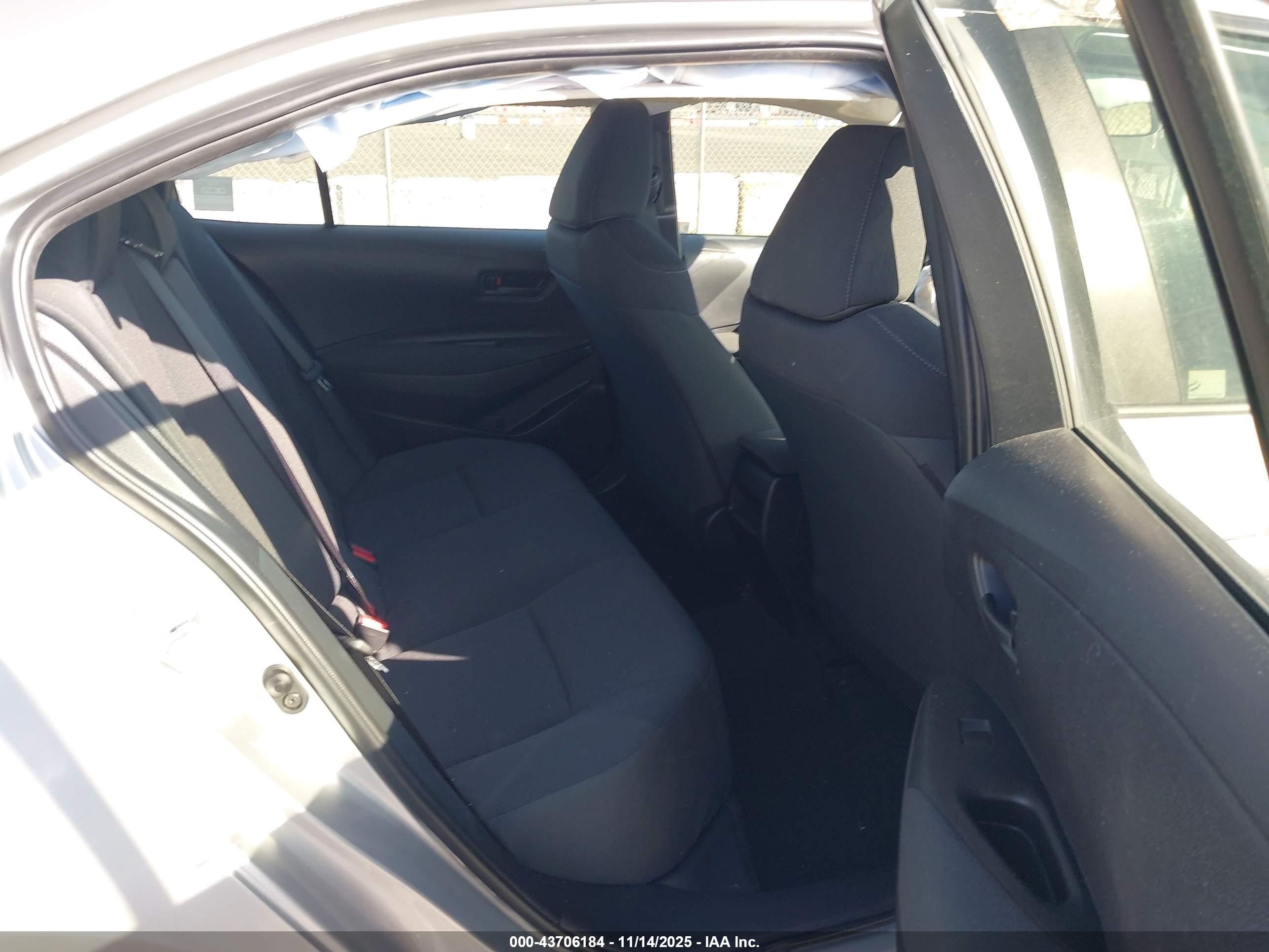 TOYOTA COROLLA image 8