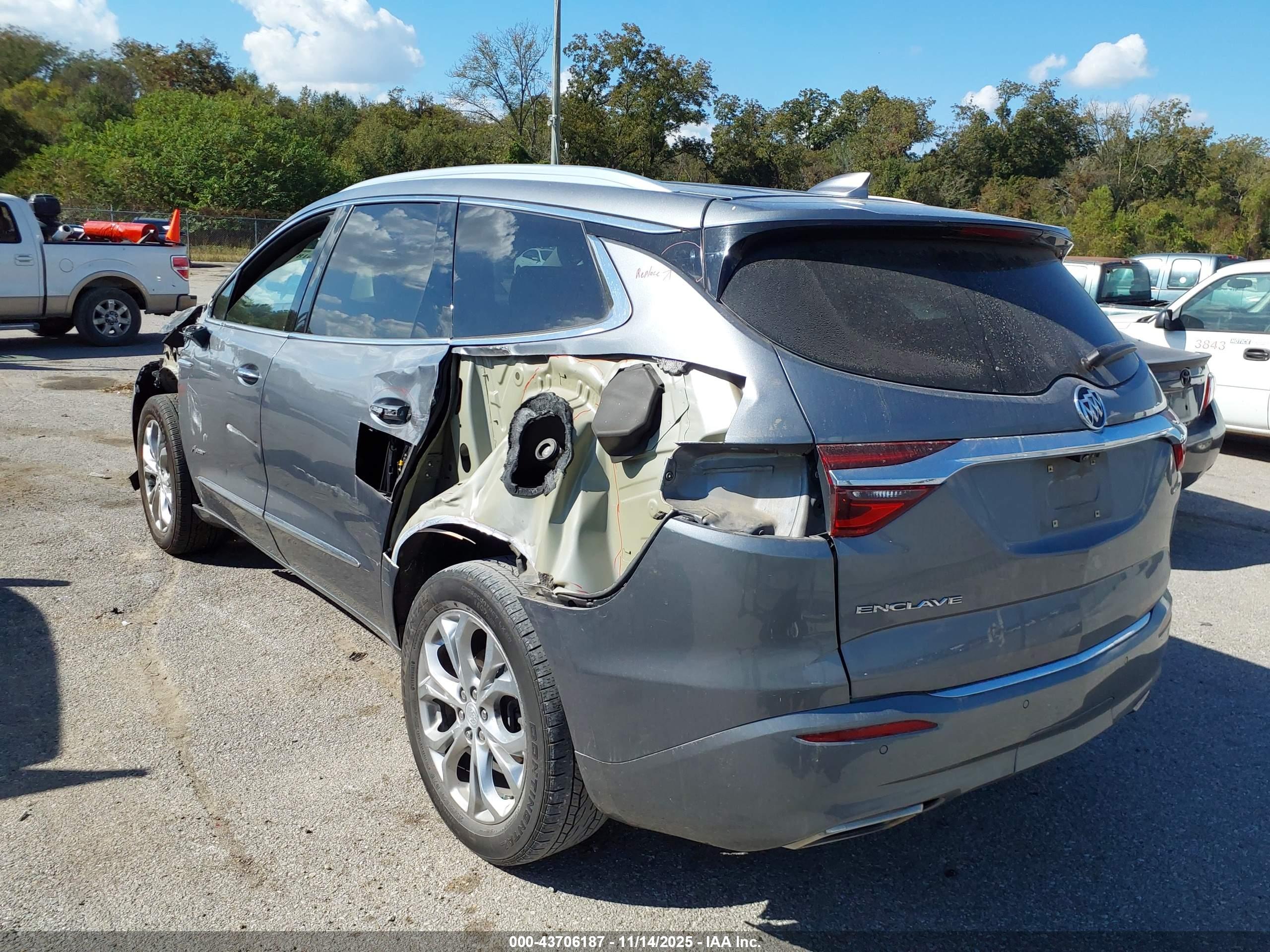BUICK ENCLAVE image 3