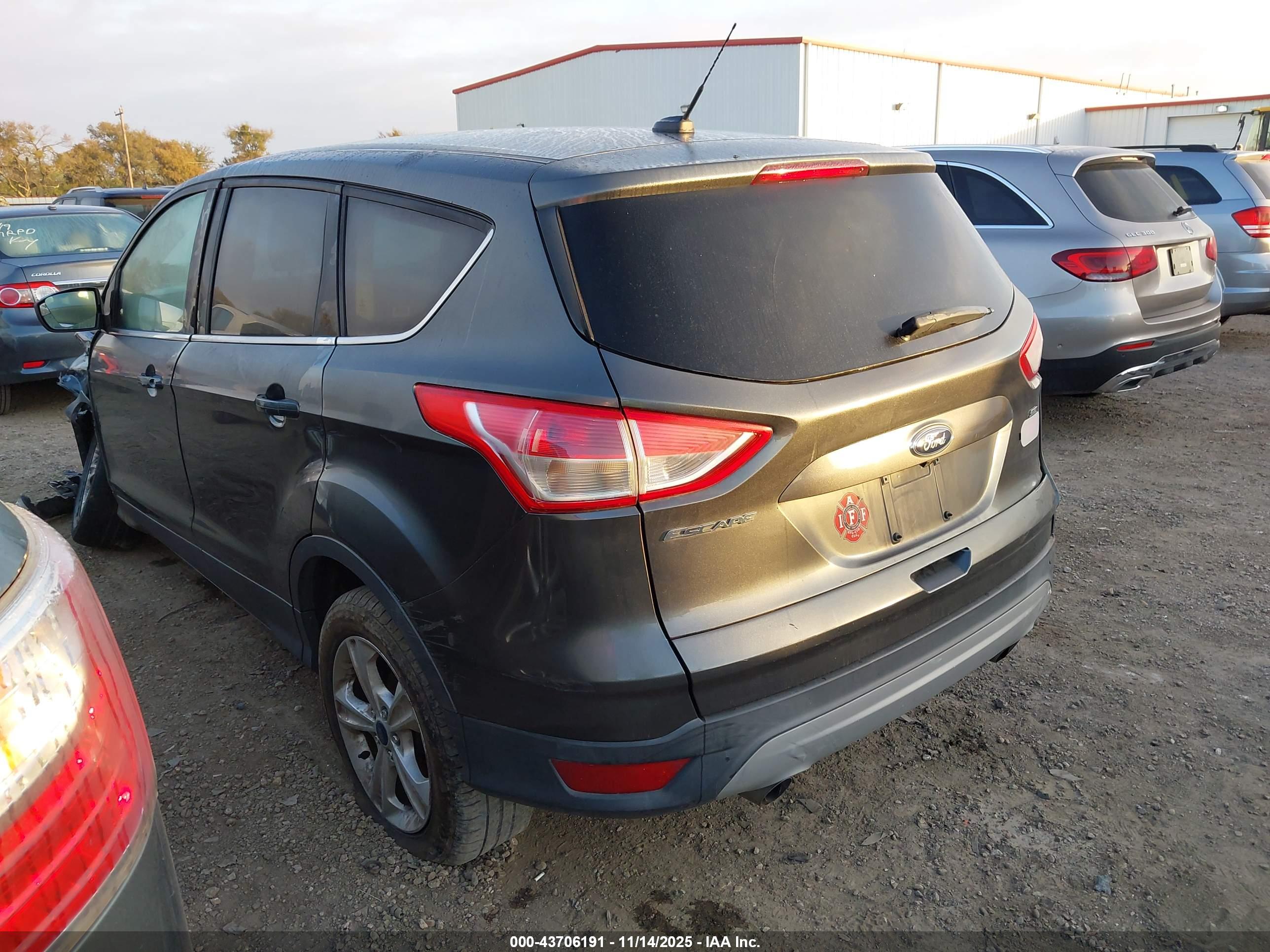 FORD ESCAPE image 3