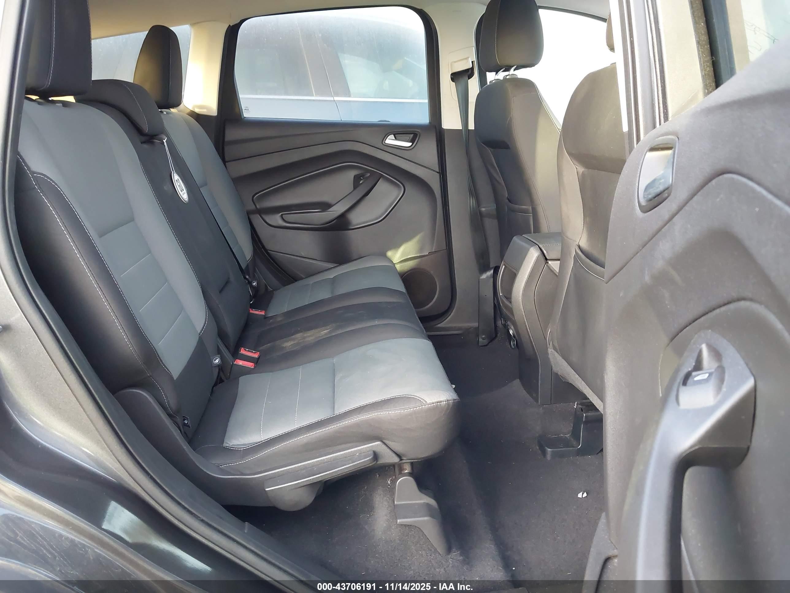 FORD ESCAPE image 8