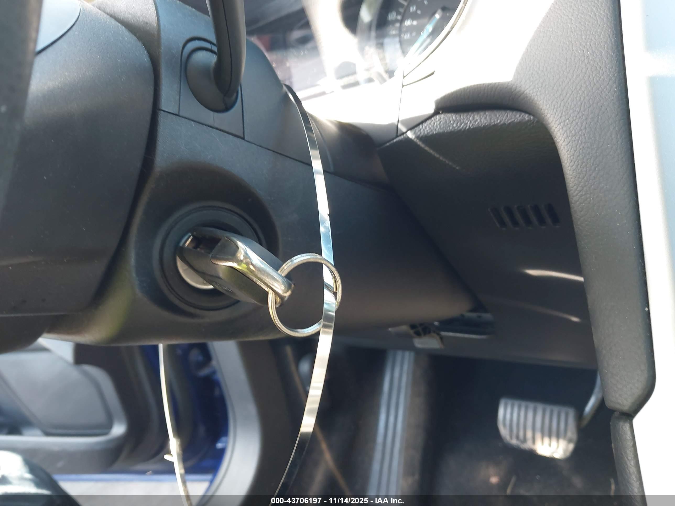 FORD FUSION image 11