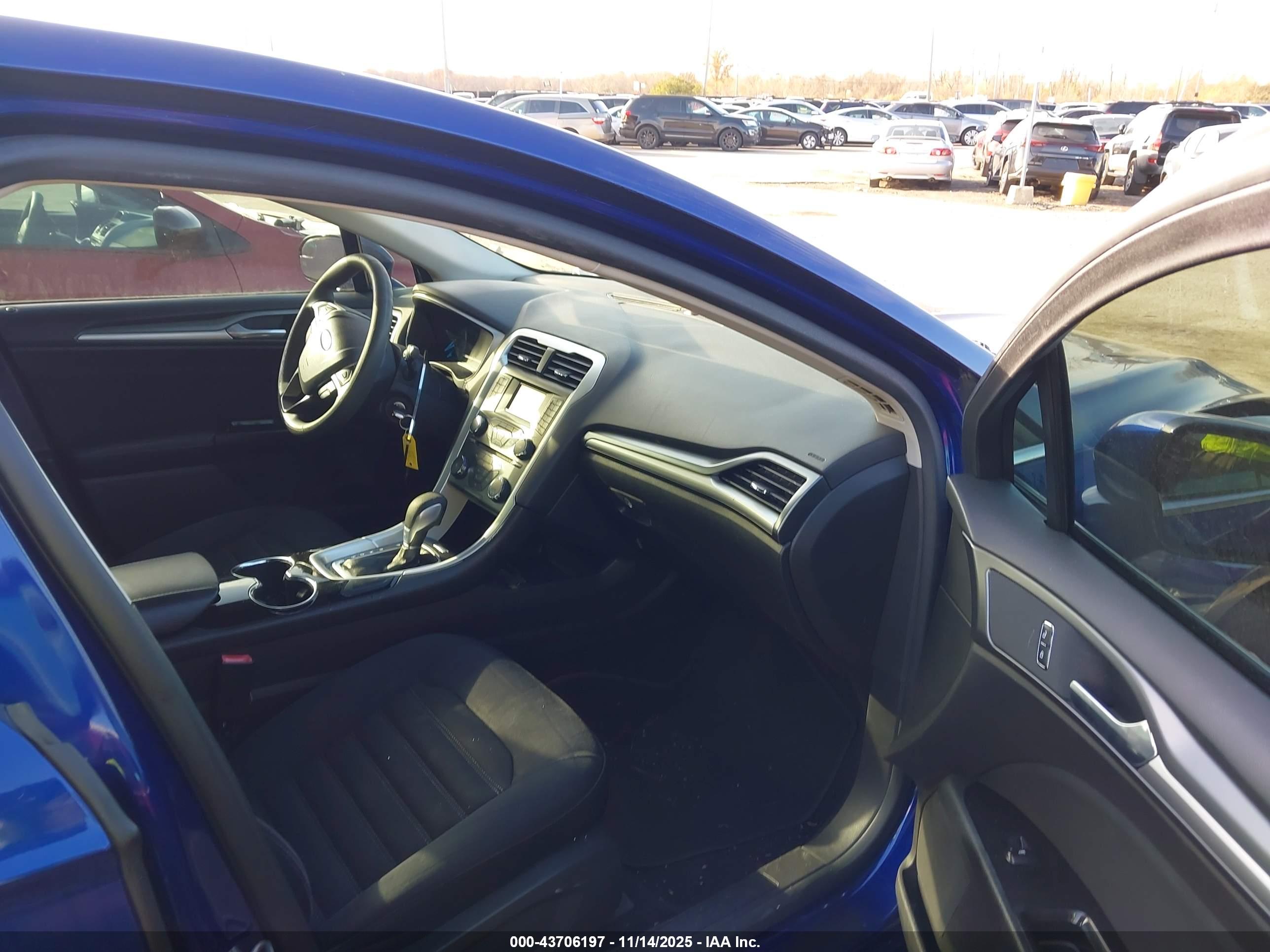 FORD FUSION image 5