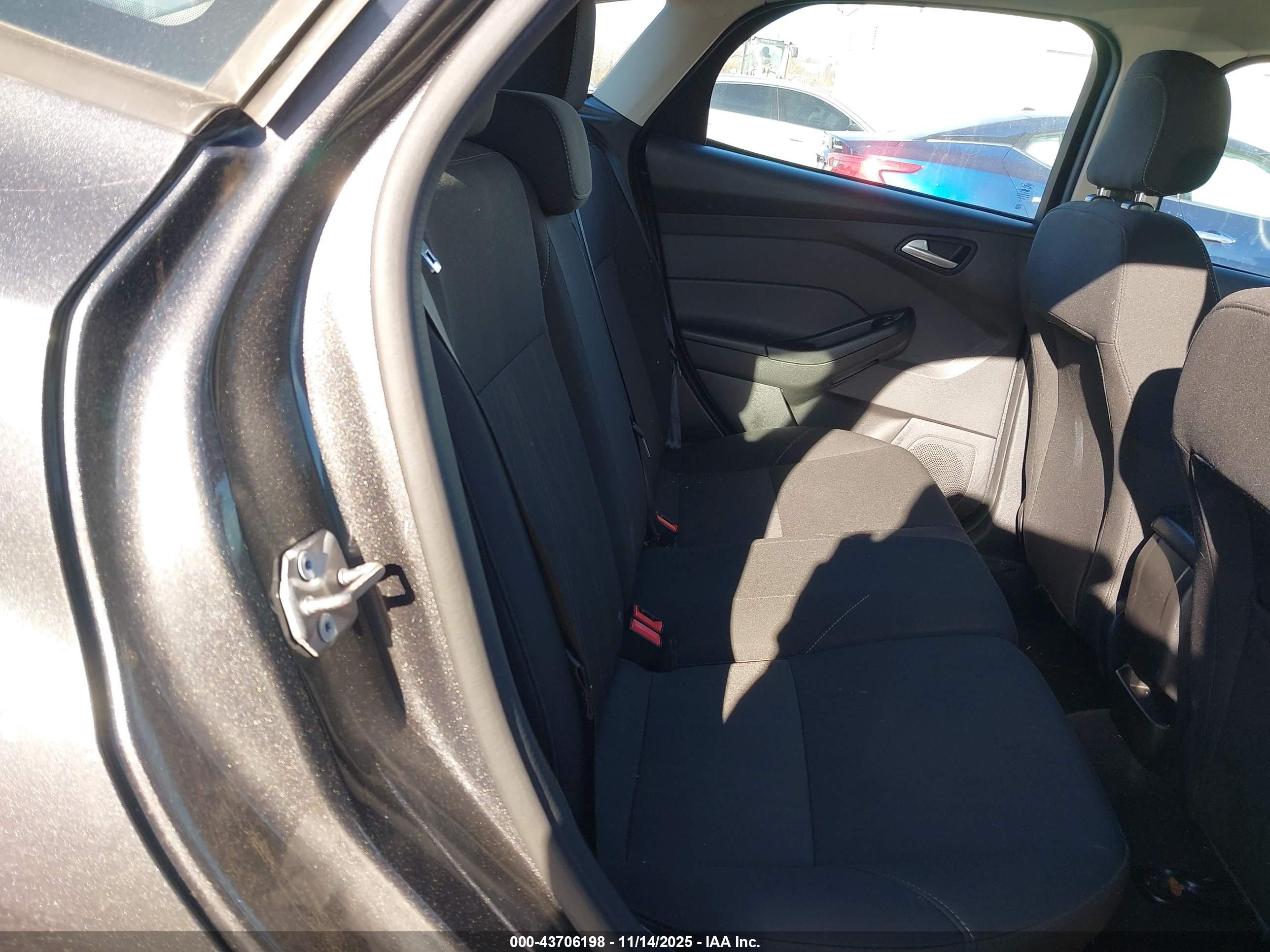 FORD FOCUS image 8
