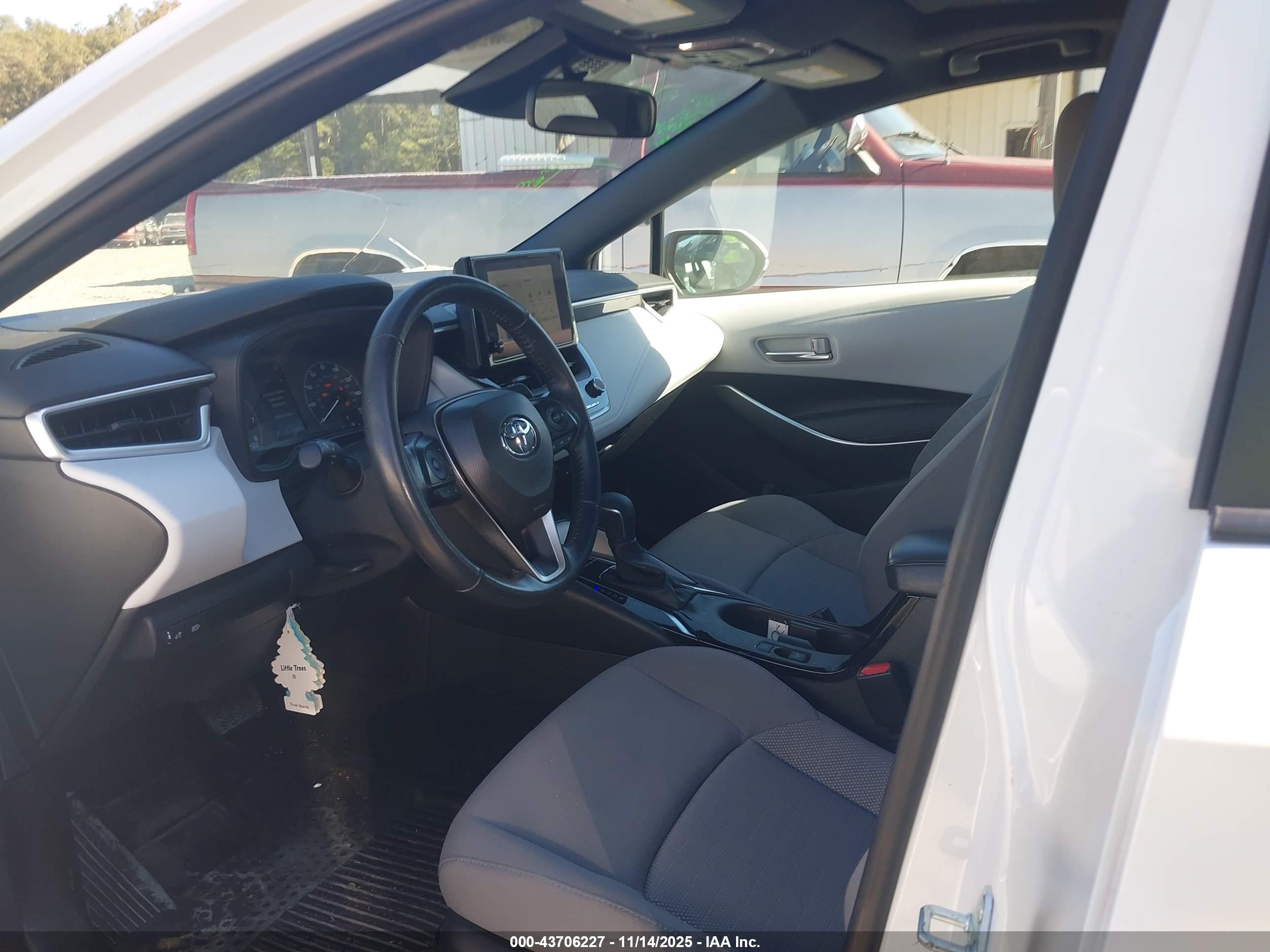 TOYOTA COROLLA image 5