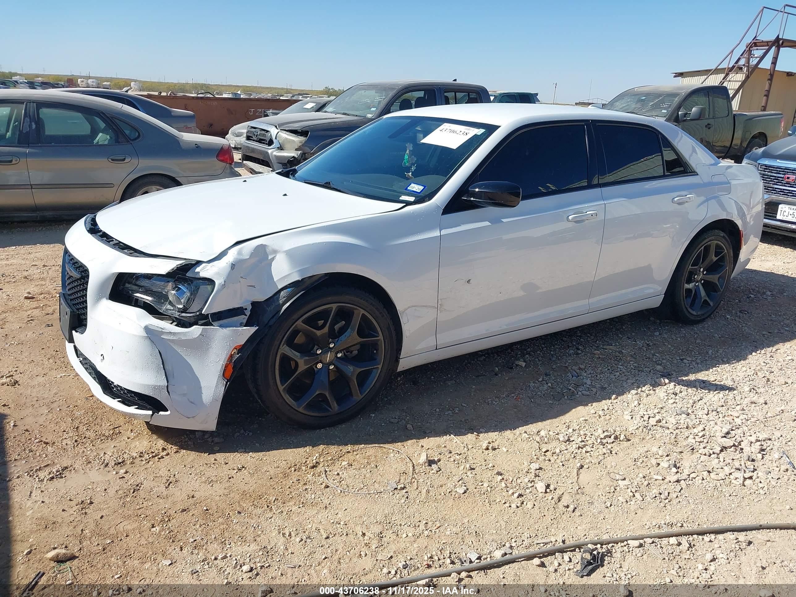 CHRYSLER 300 image 2