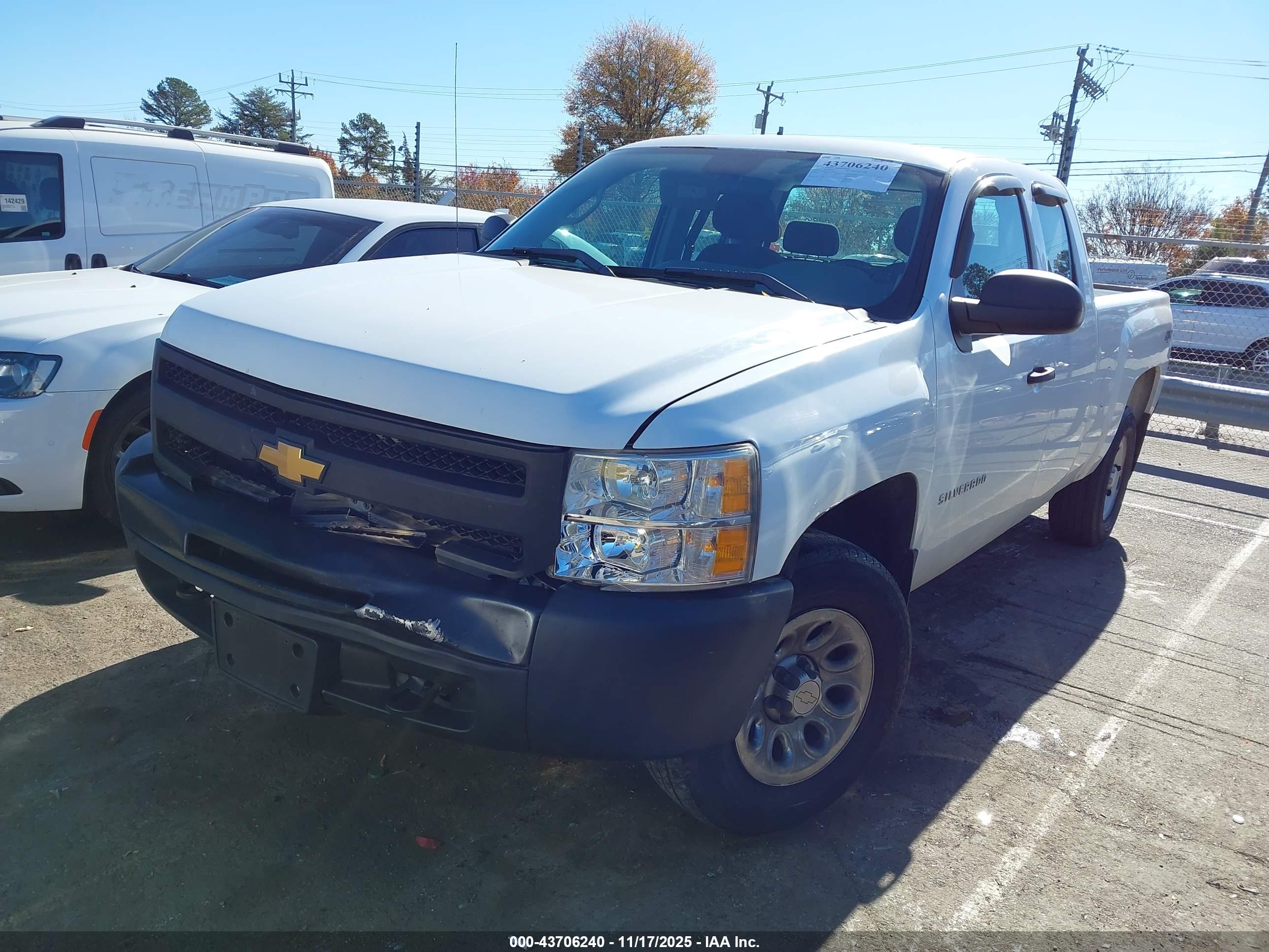 CHEVROLET SILVERADO image 2