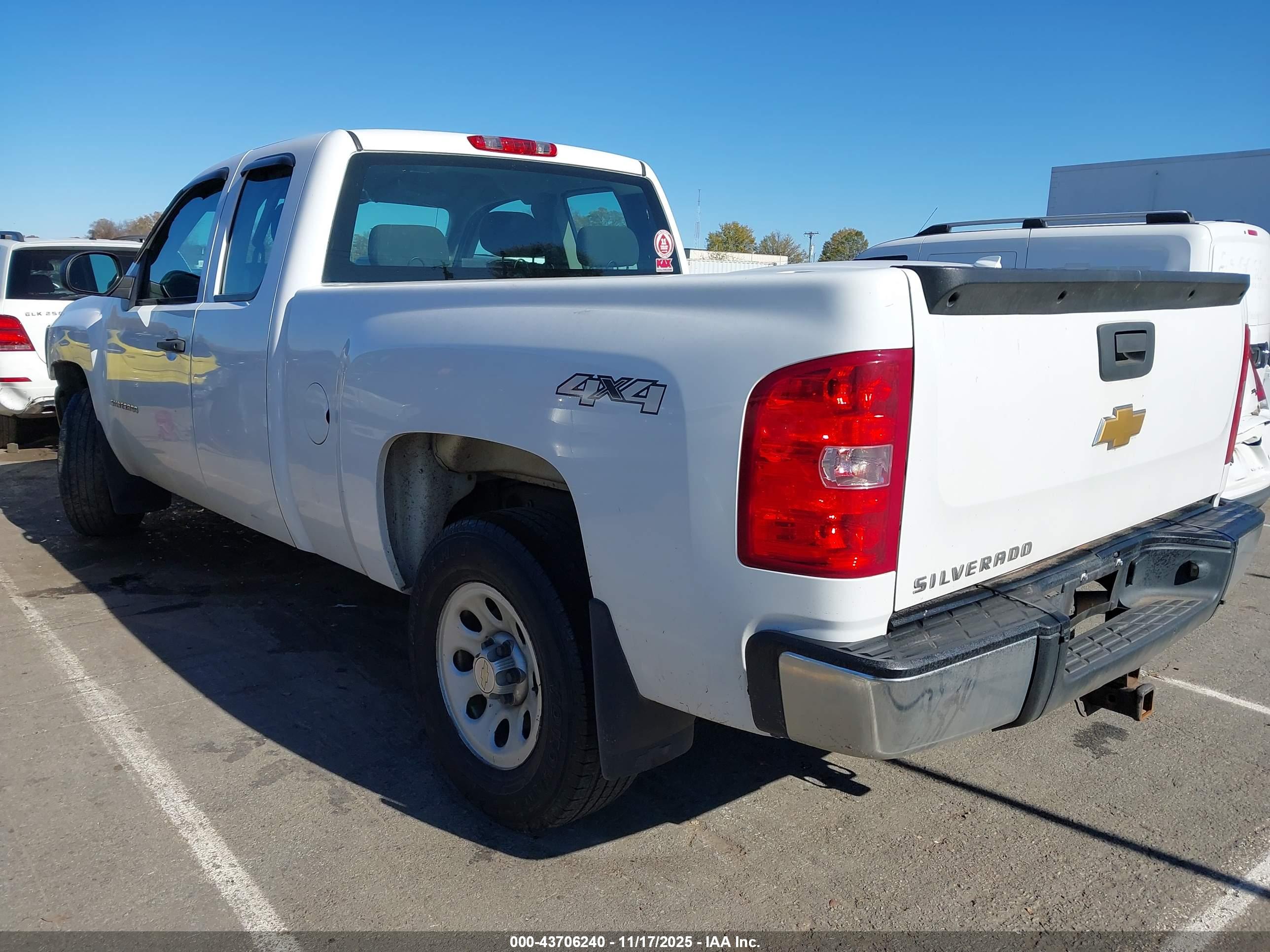 CHEVROLET SILVERADO image 3