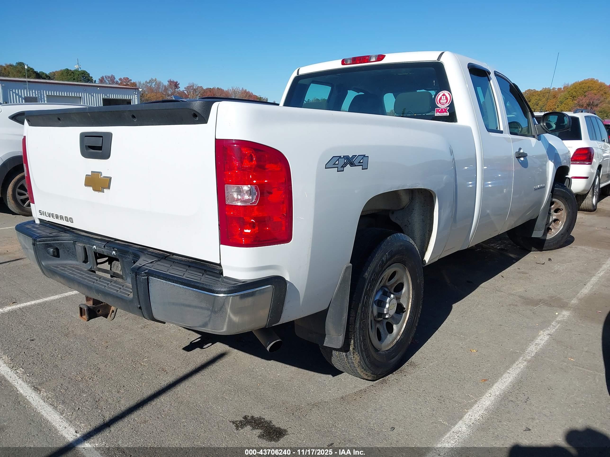 CHEVROLET SILVERADO image 4