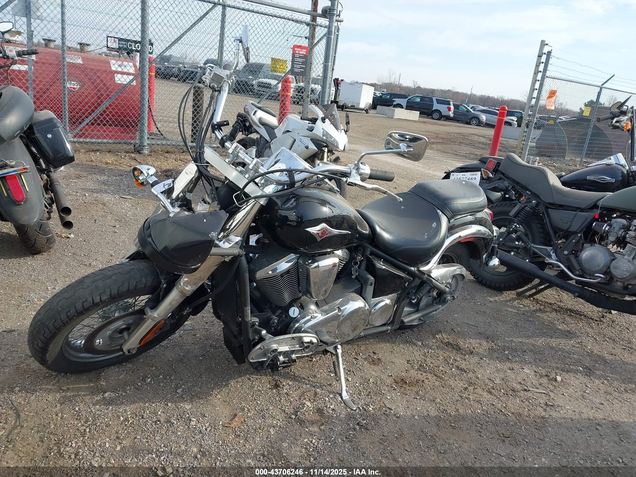 KAWASAKI VN900 image 2