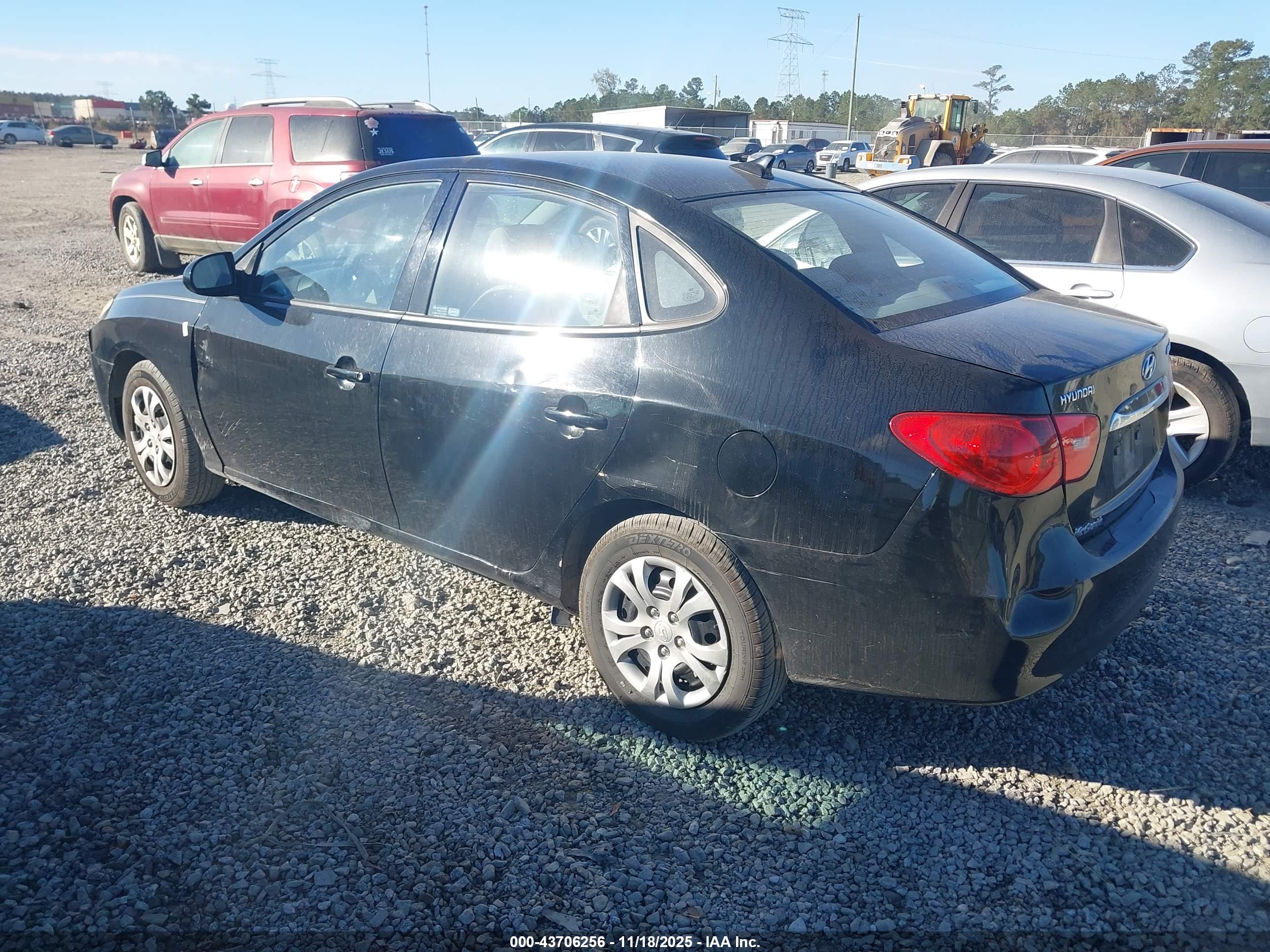 HYUNDAI ELANTRA image 3