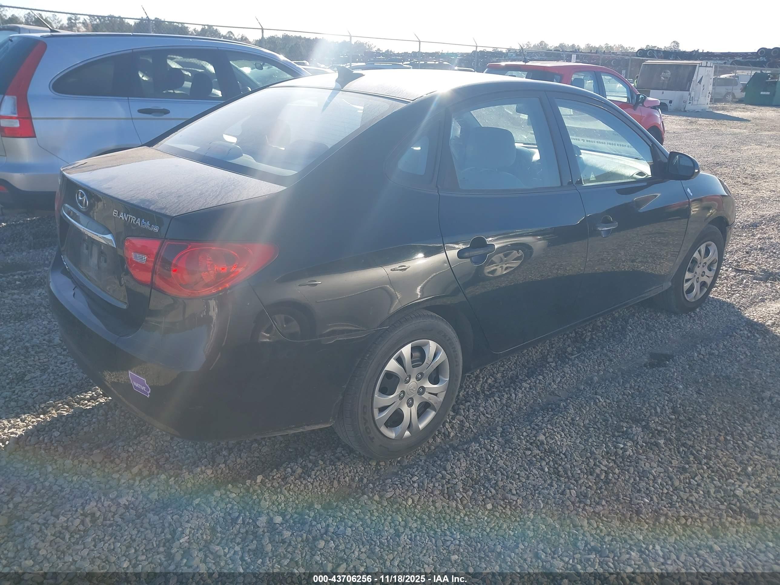 HYUNDAI ELANTRA image 4