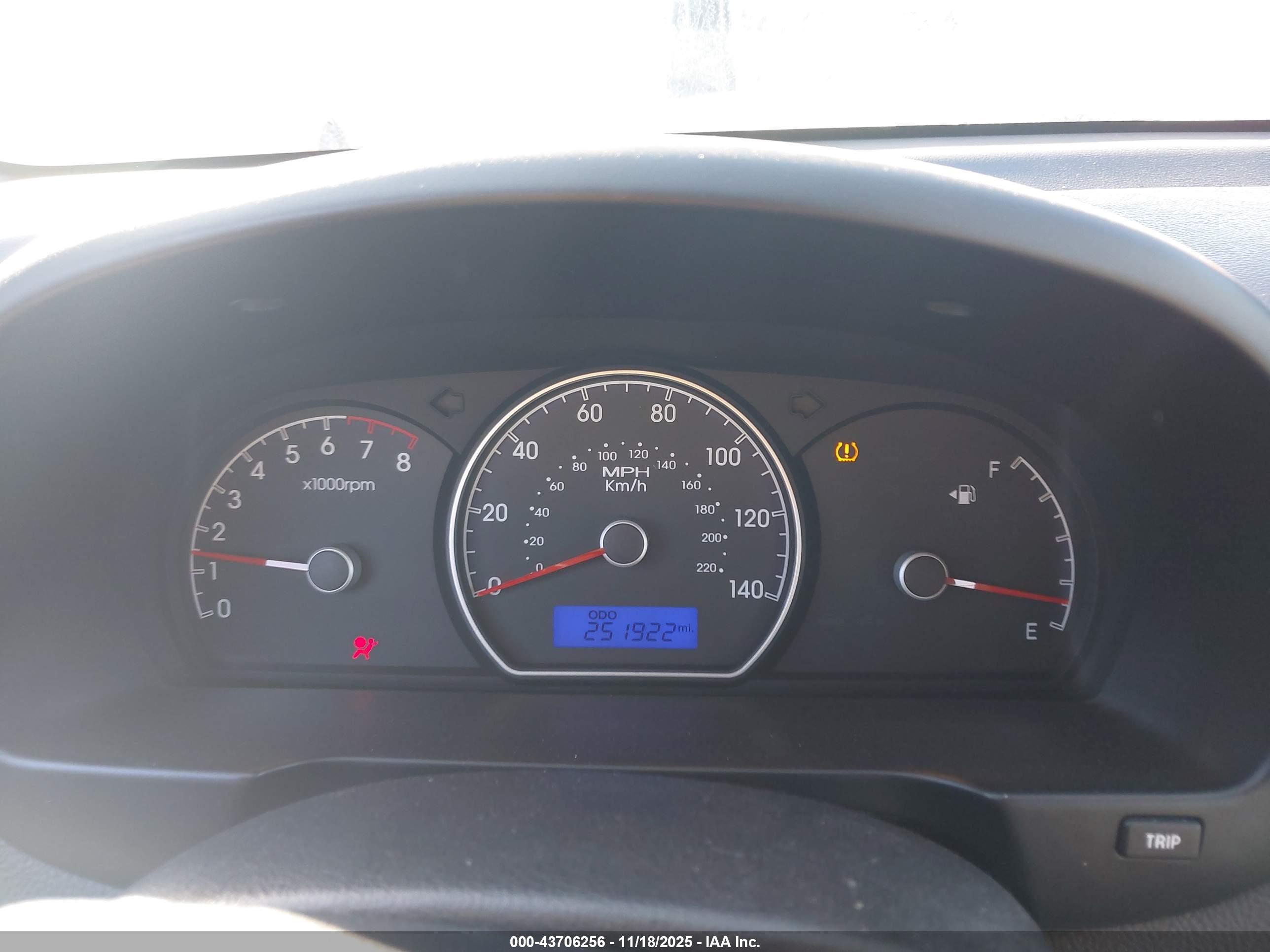 HYUNDAI ELANTRA image 7