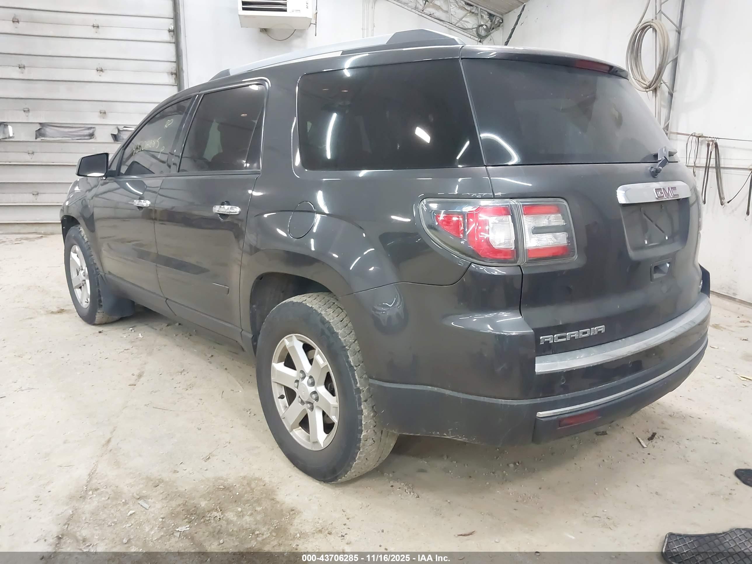 GMC ACADIA image 3