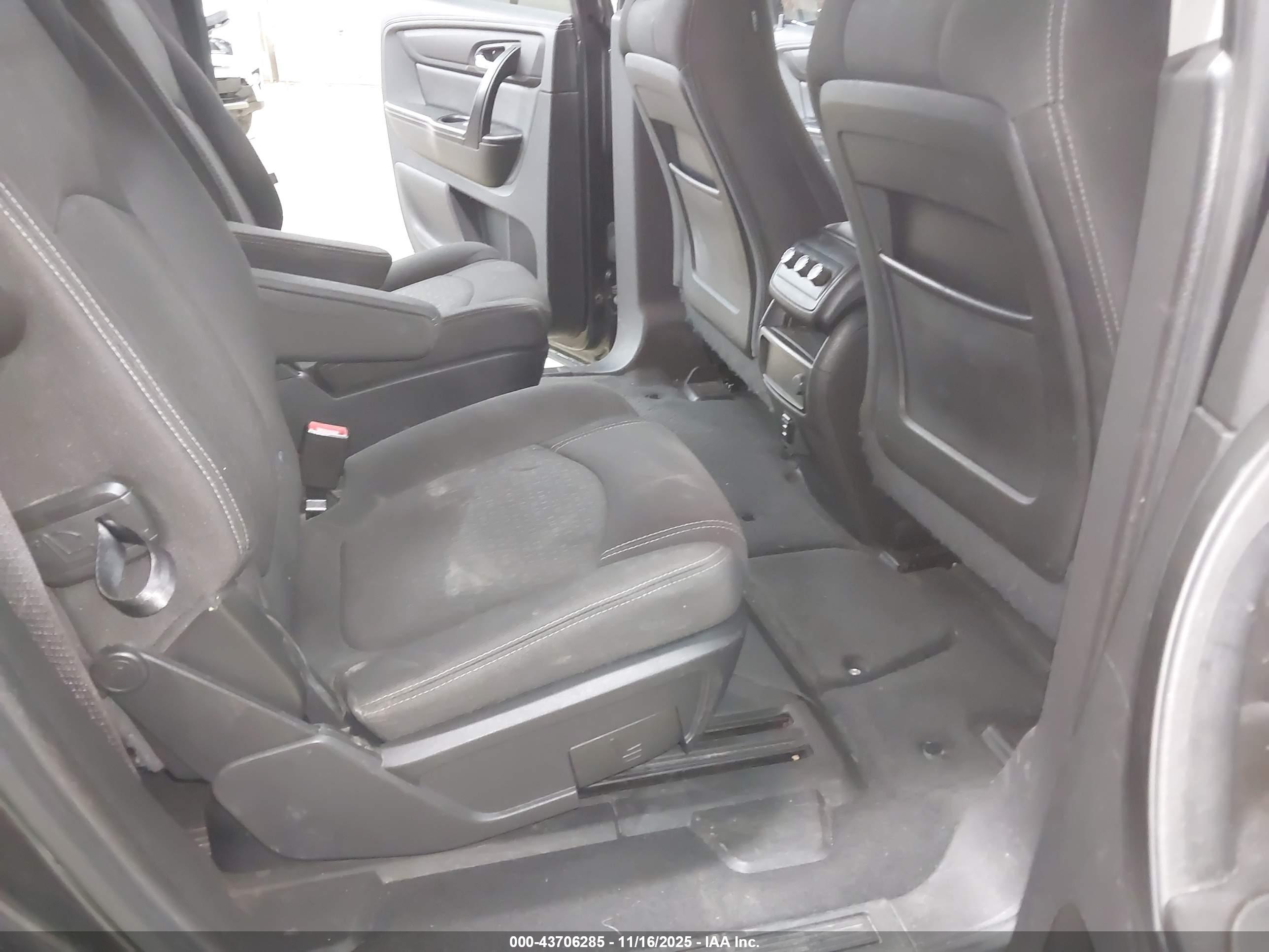 GMC ACADIA image 8