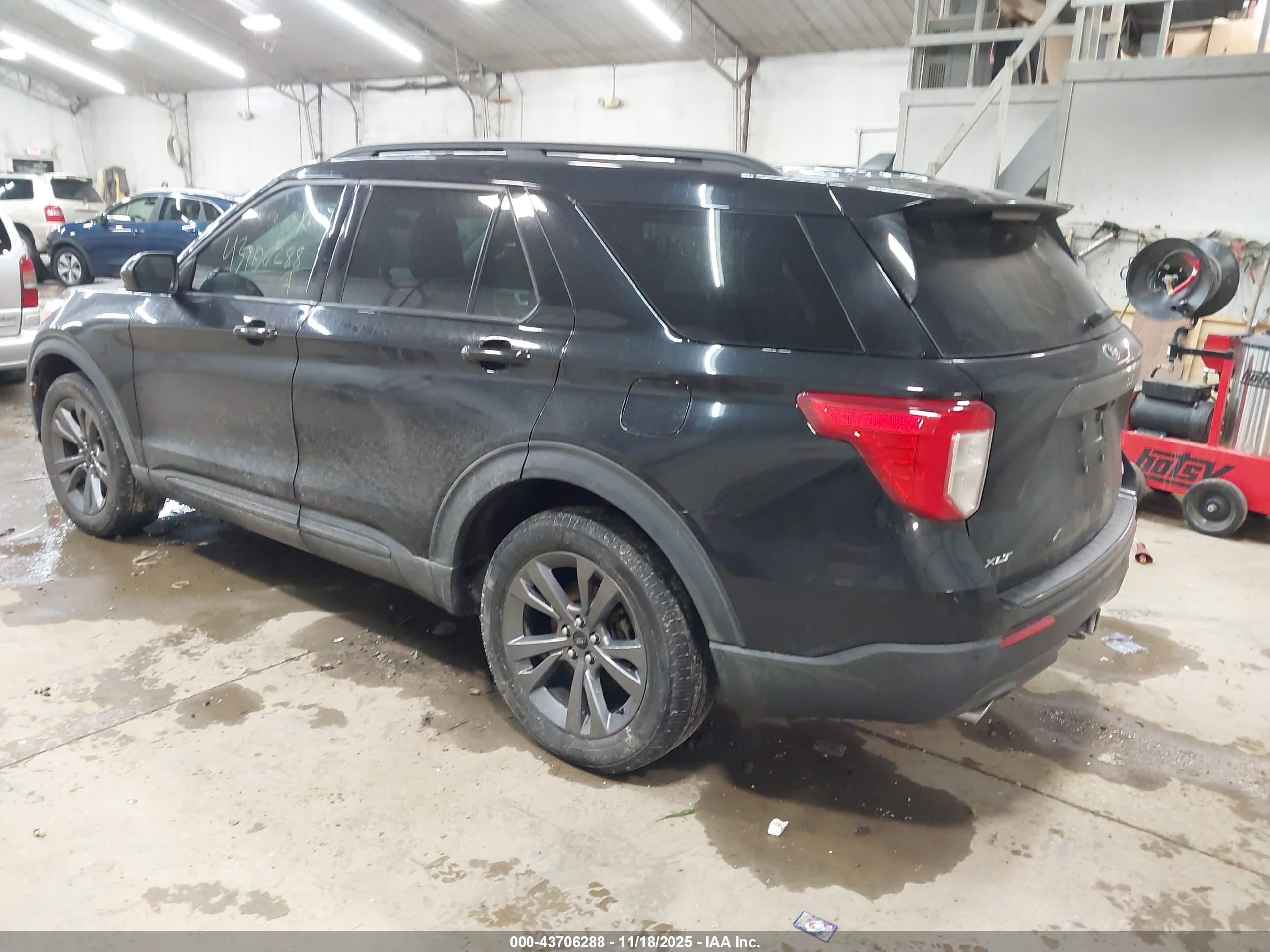 FORD EXPLORER image 3