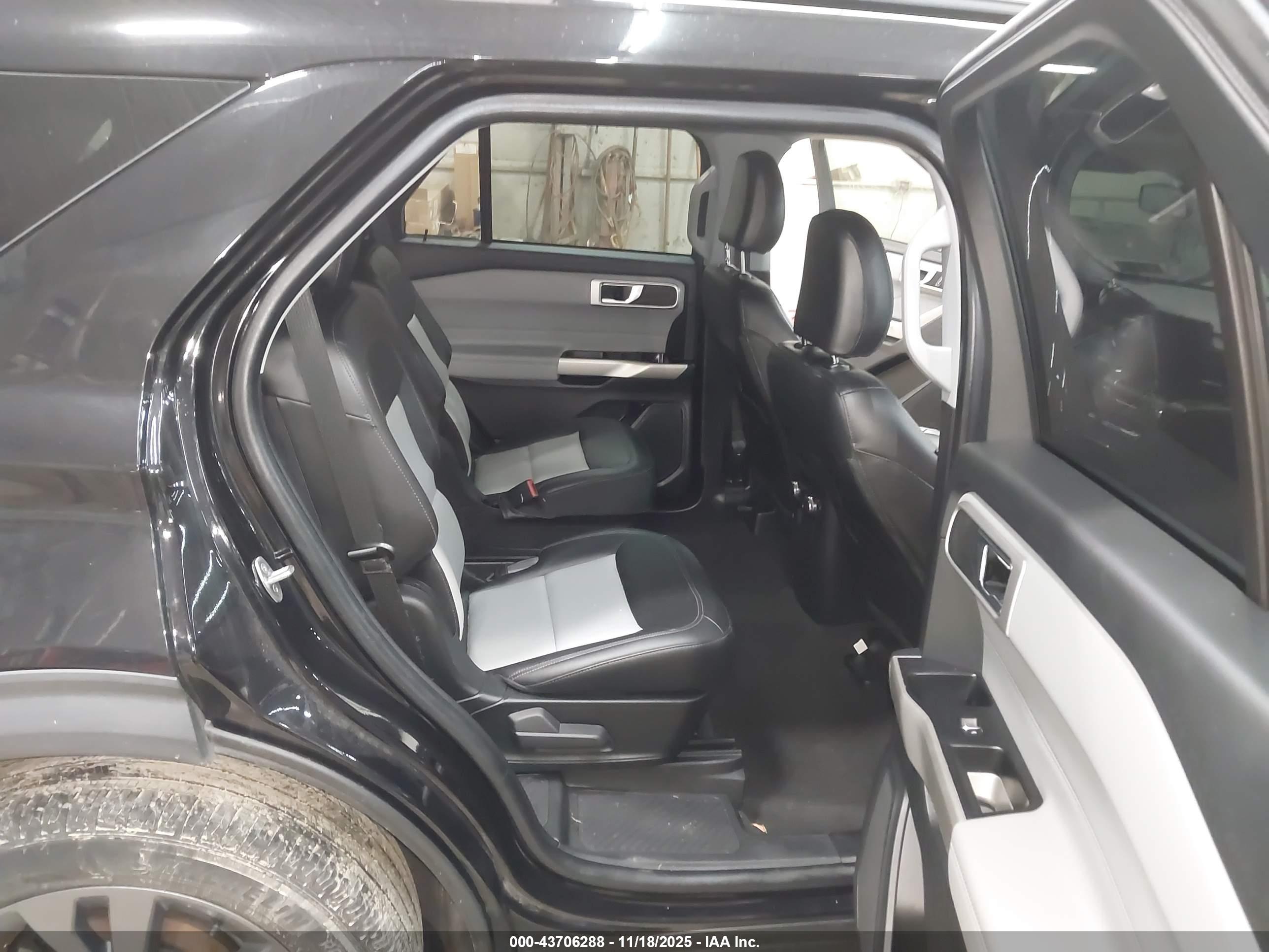 FORD EXPLORER image 8