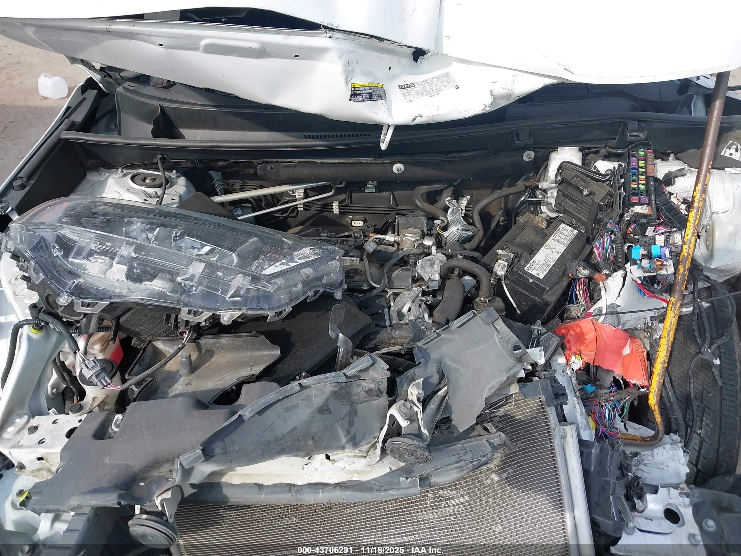 TOYOTA RAV4 image 10