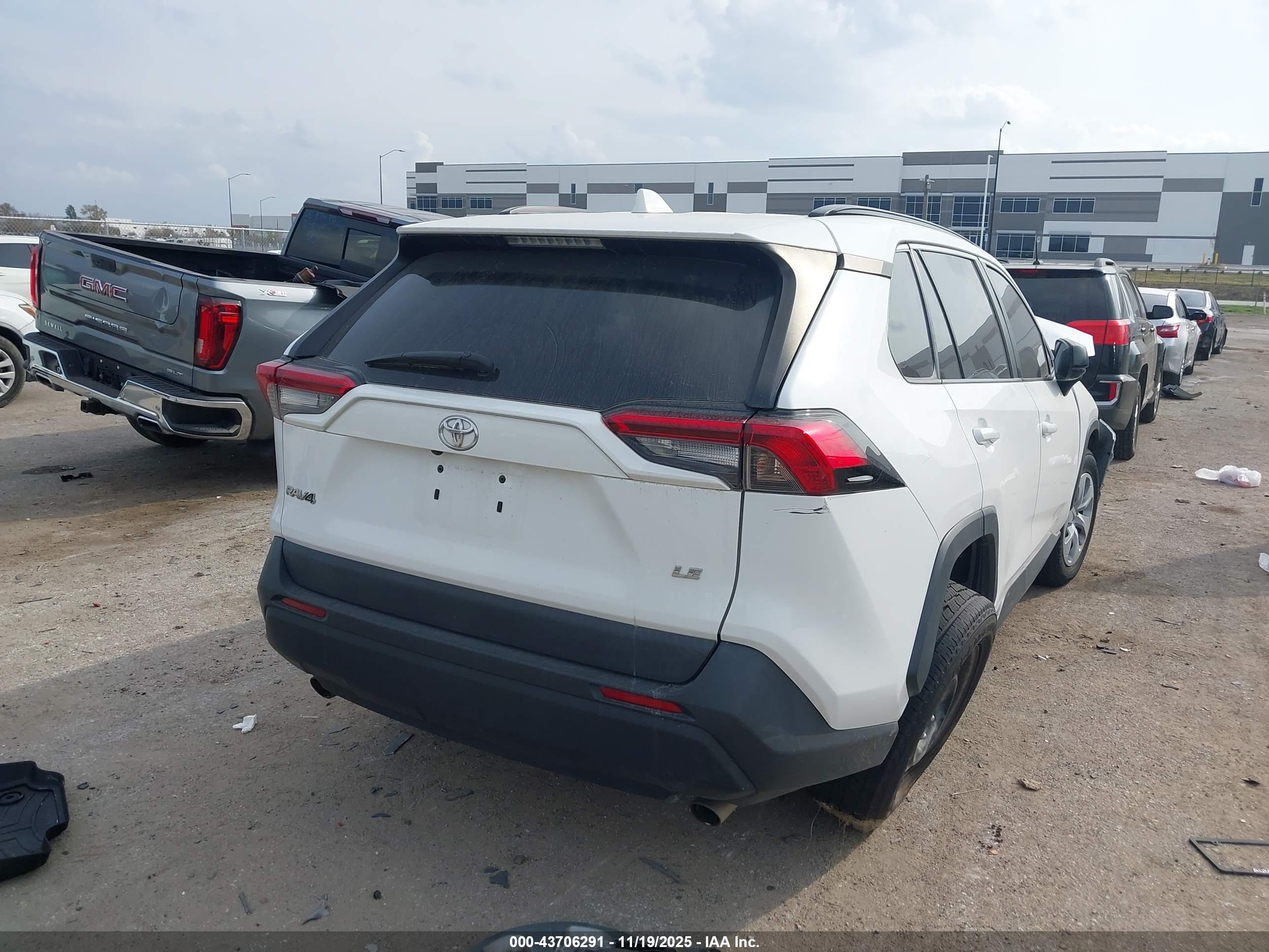 TOYOTA RAV4 image 4