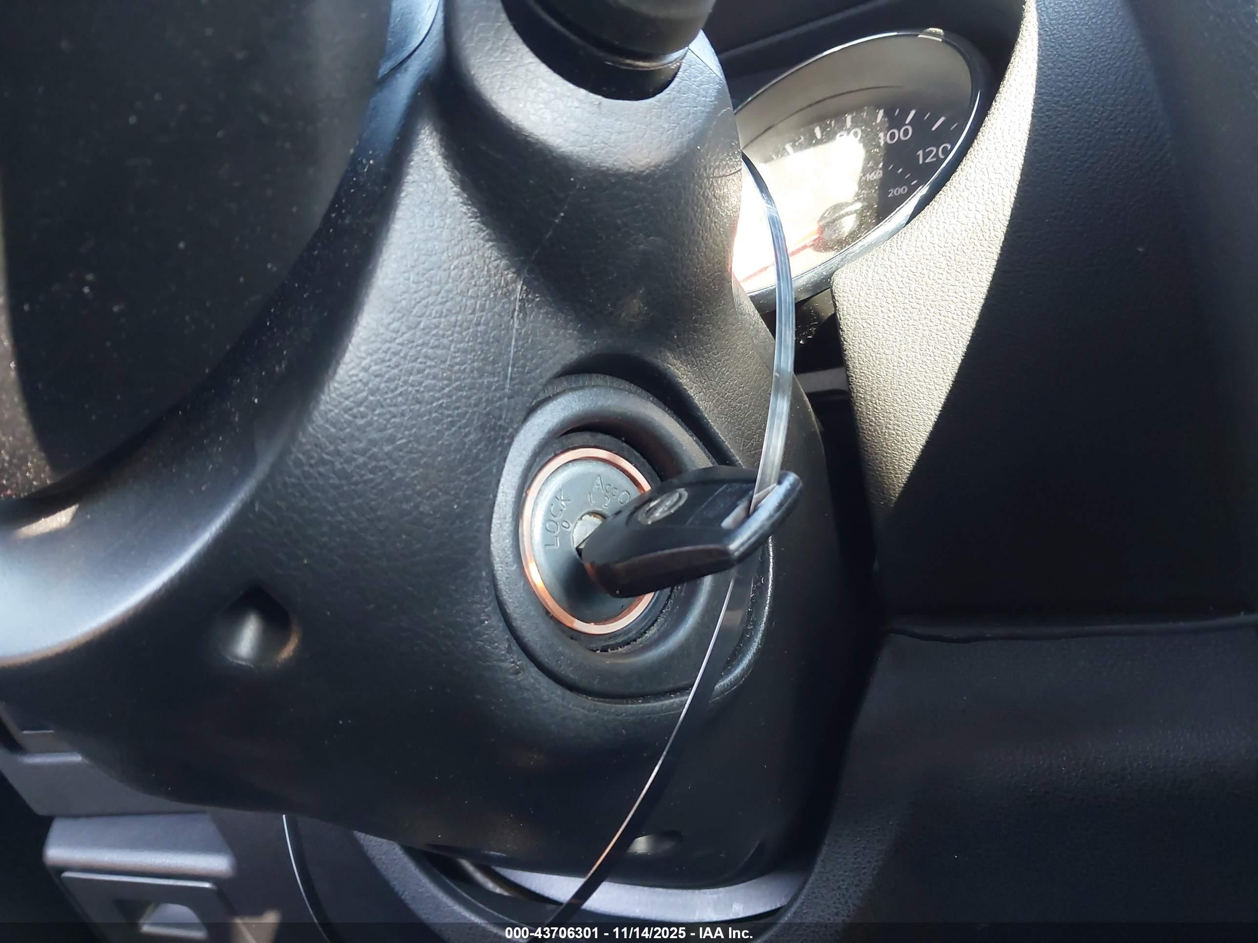 NISSAN ROGUE image 11